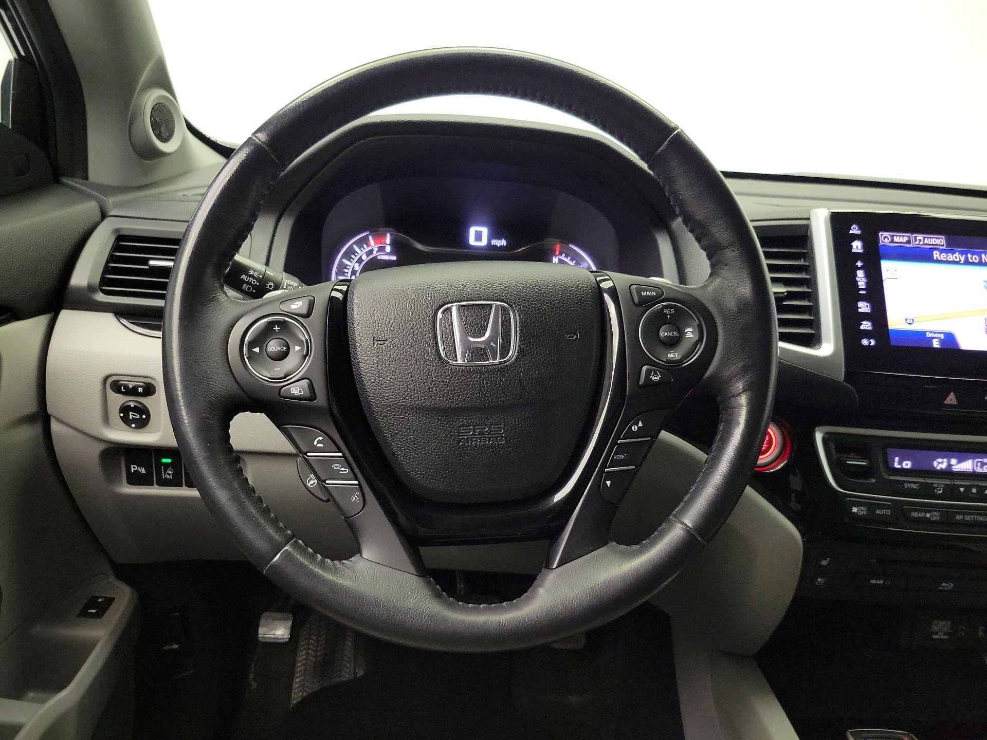 Thumbnail: 2017 Honda Pilot - 10