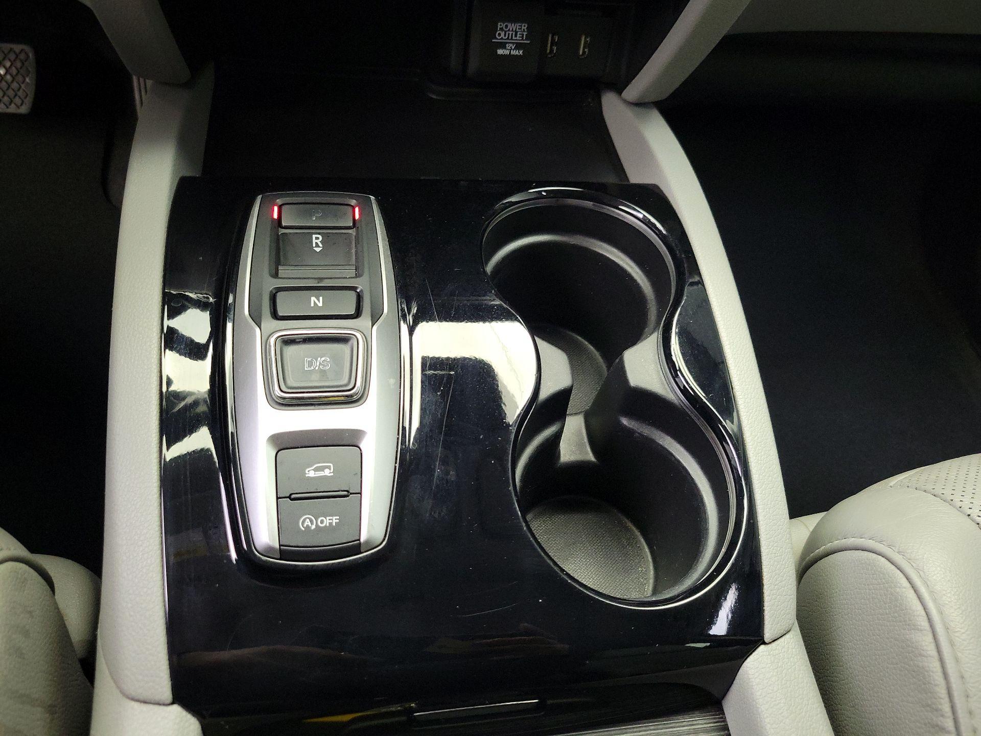 Thumbnail: 2017 Honda Pilot - 18