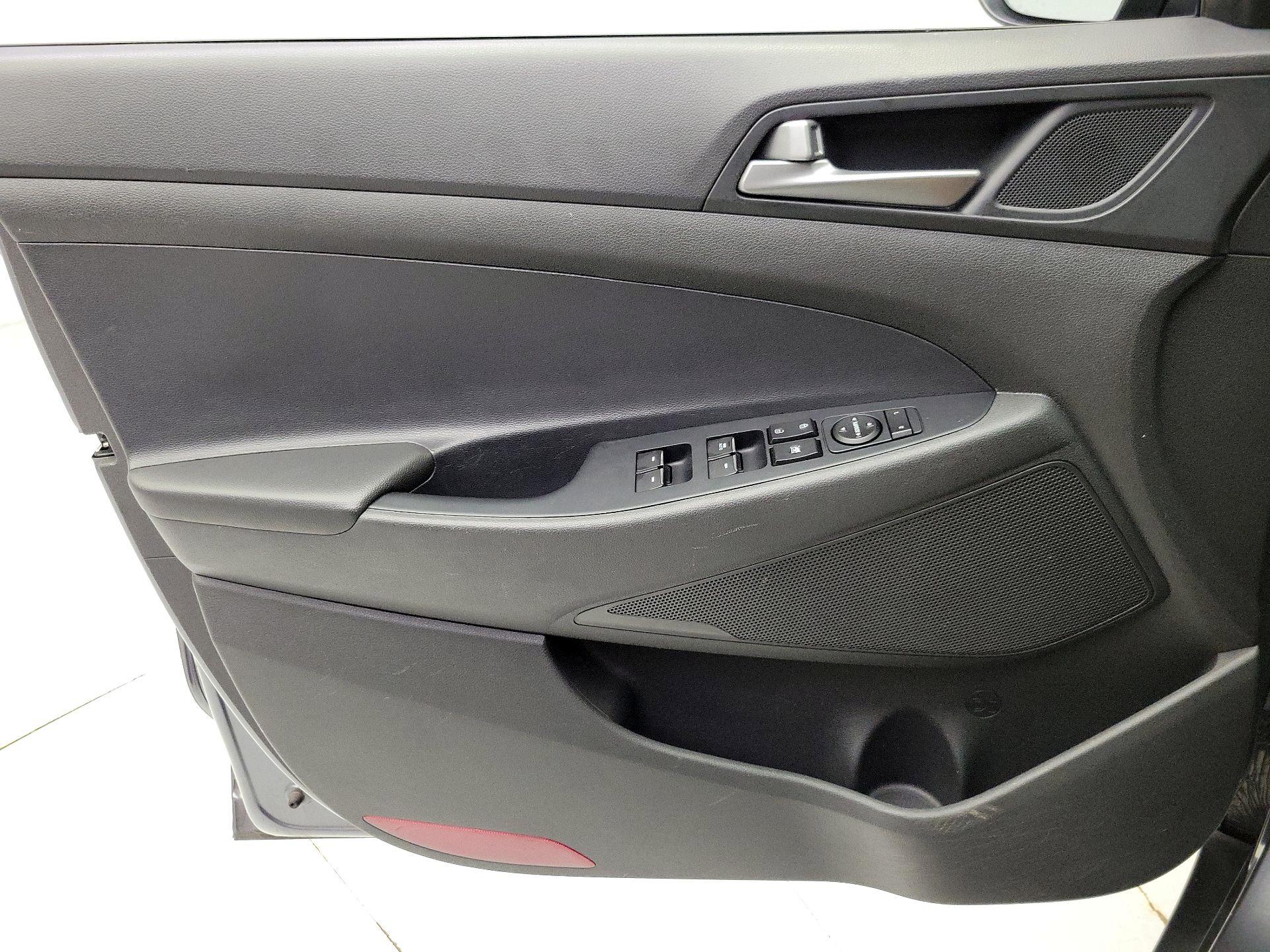 Thumbnail: 2016 Hyundai Tucson - 12