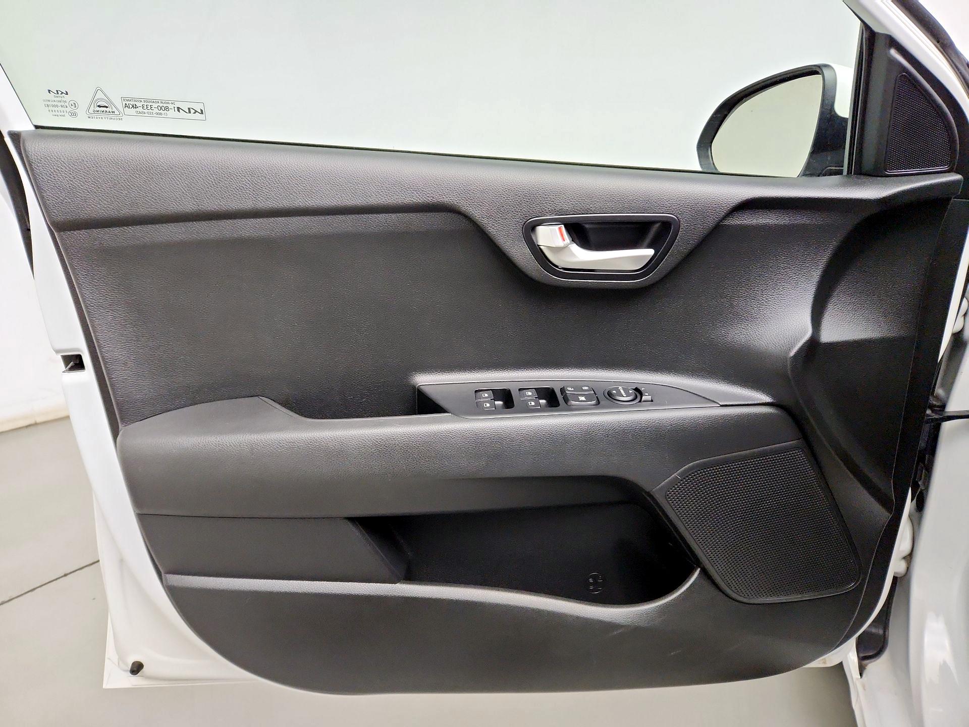 Thumbnail: 2023 Kia Rio - 12