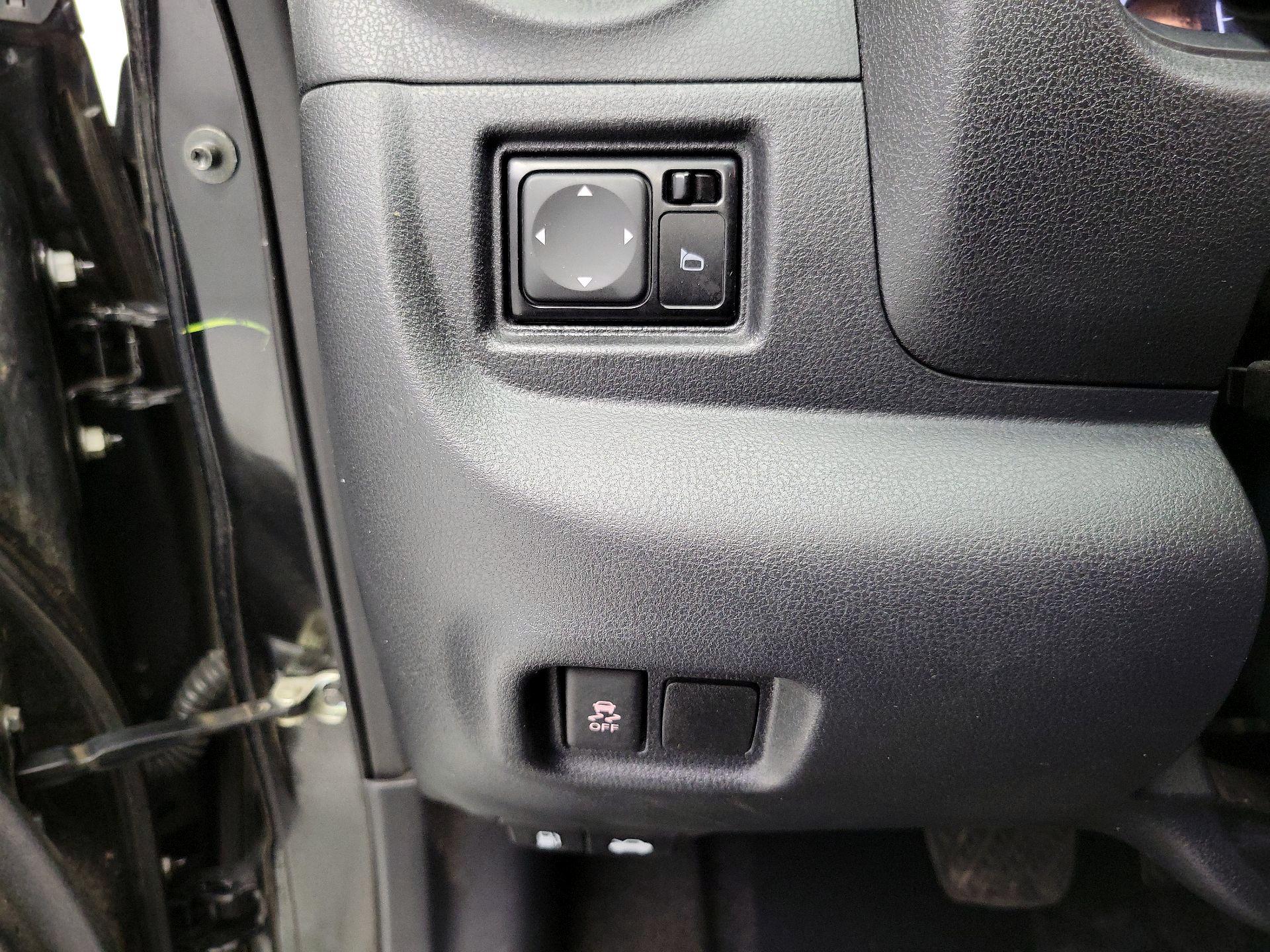 Thumbnail: 2017 Nissan Versa Note - 13