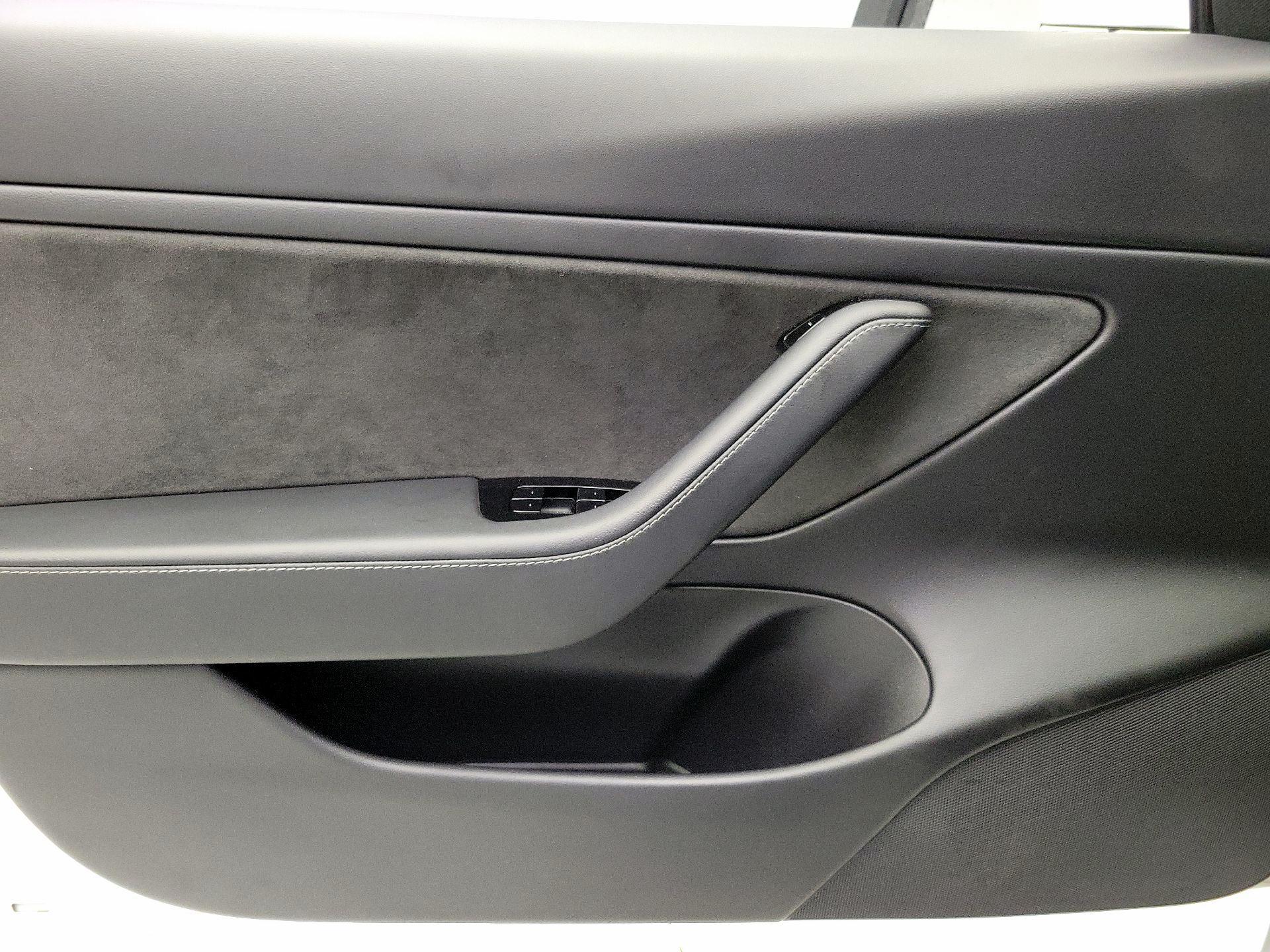 Thumbnail: 2020 Tesla Model 3 - 12