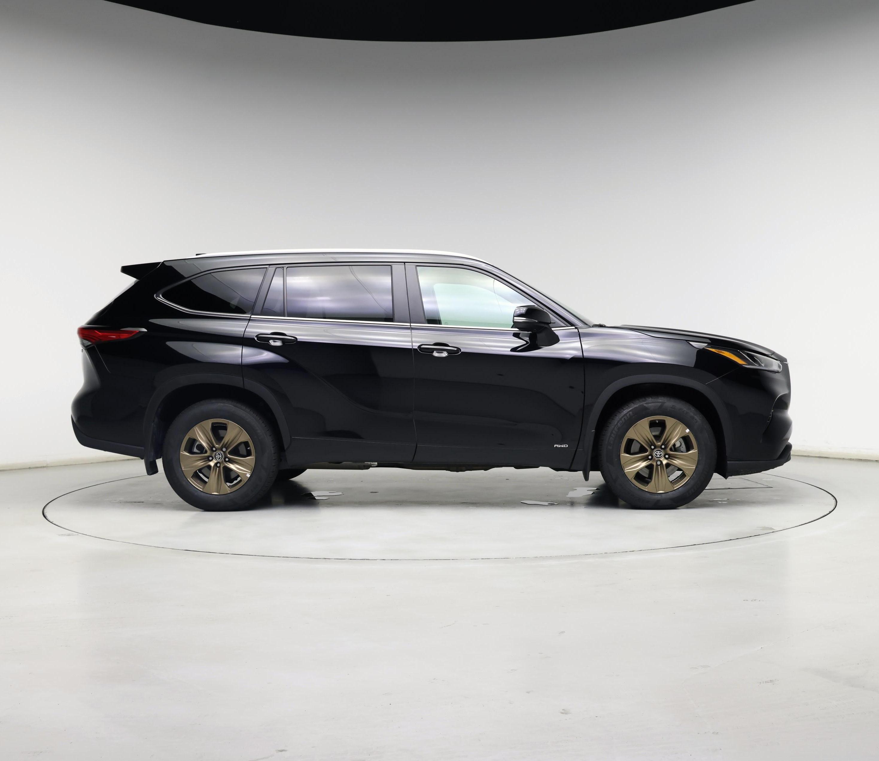 Thumbnail: 2023 Toyota Highlander - 7