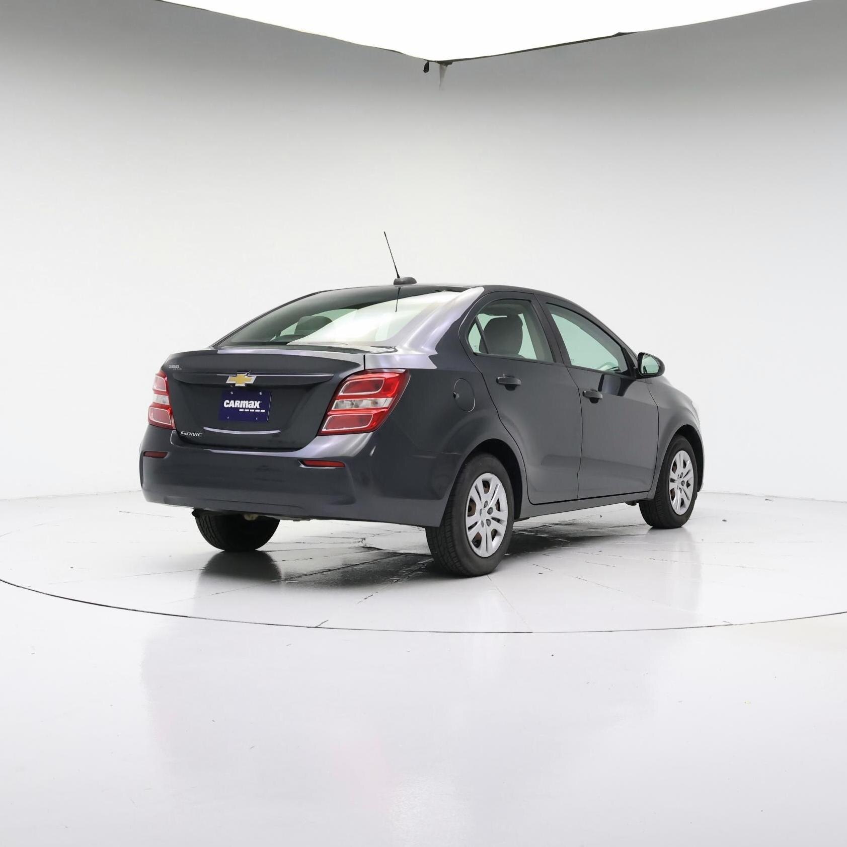 Thumbnail: 2017 Chevrolet Sonic - 8