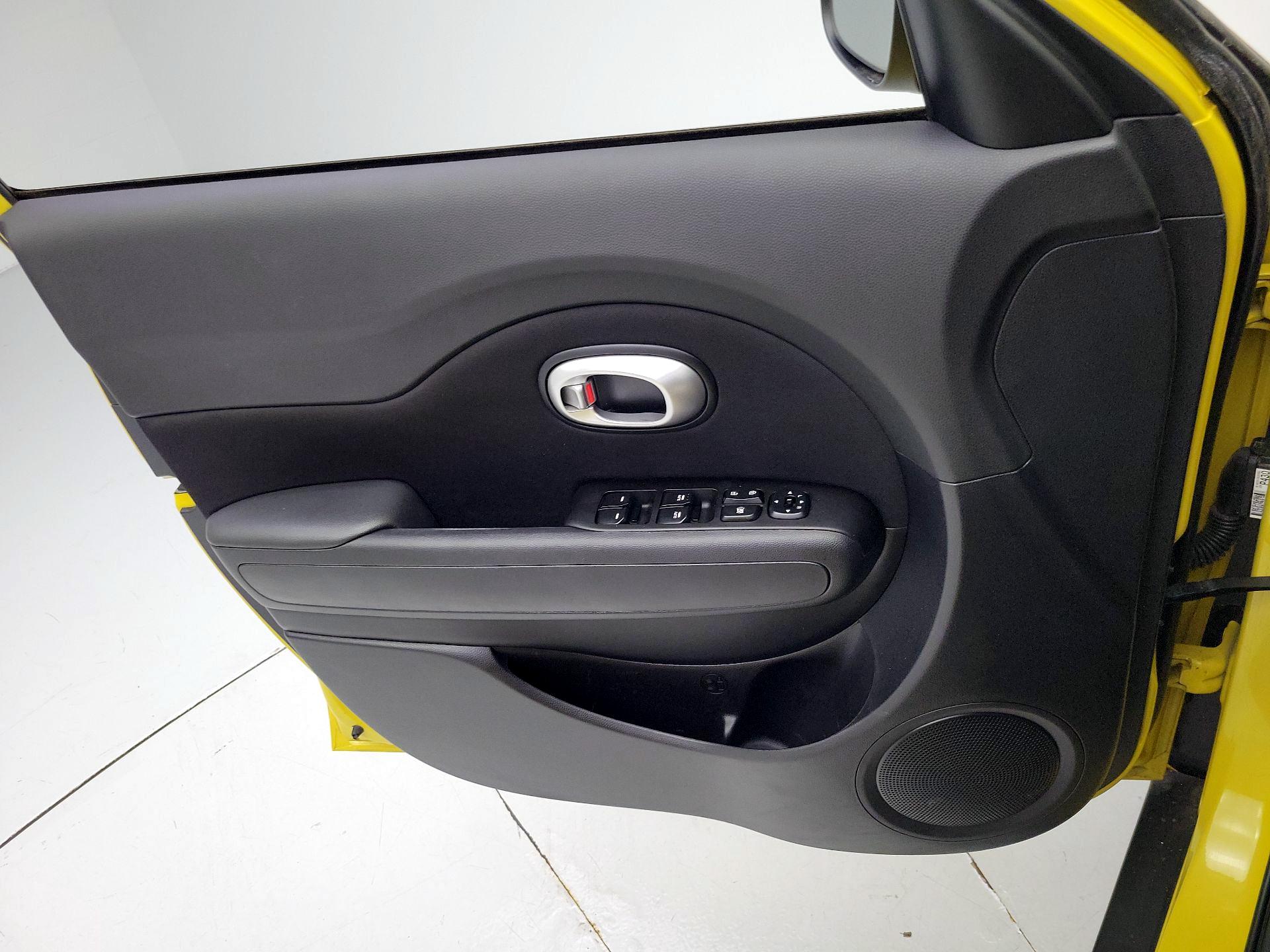 Thumbnail: 2015 Kia Soul - 12