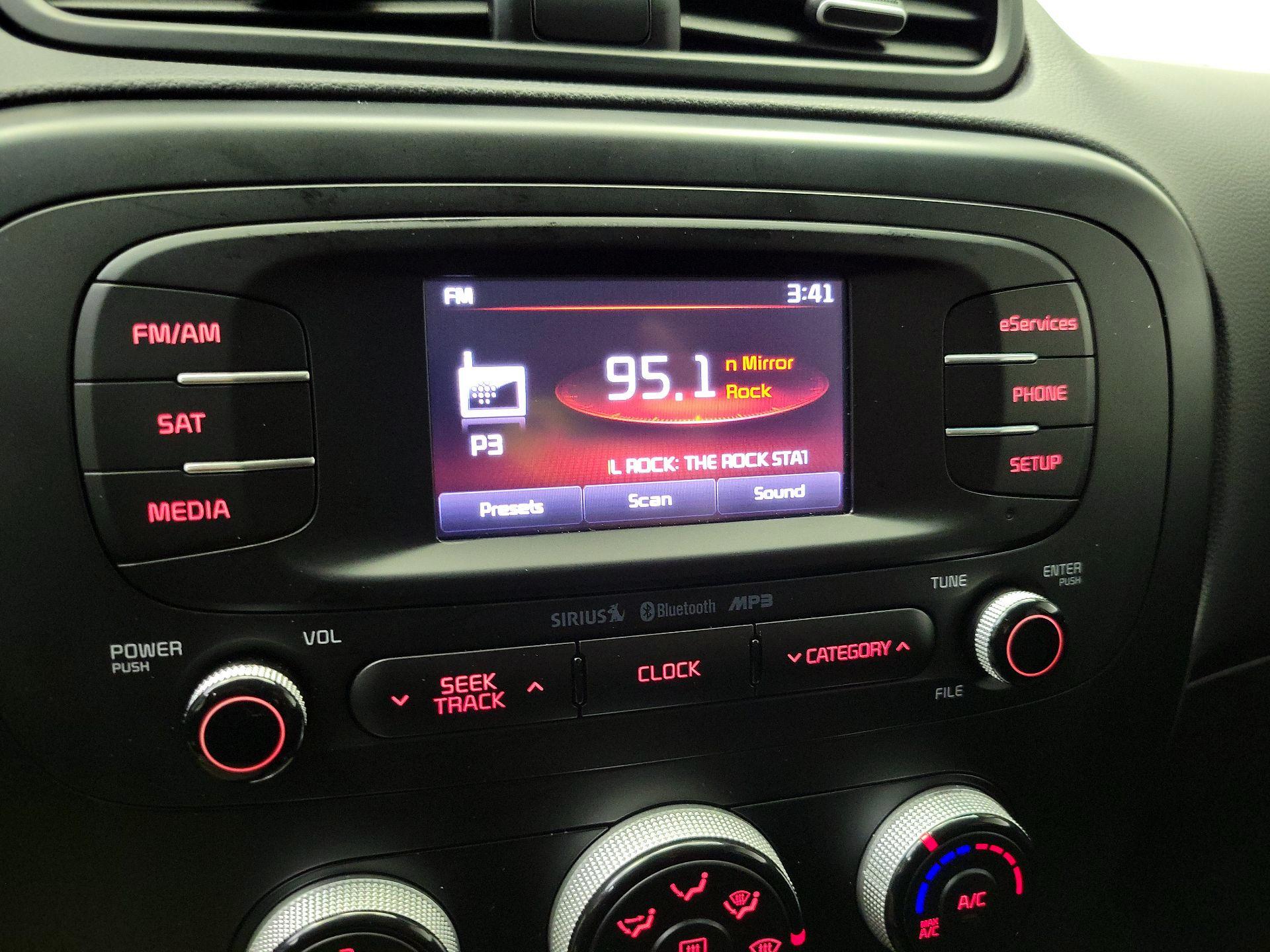 Thumbnail: 2015 Kia Soul - 15