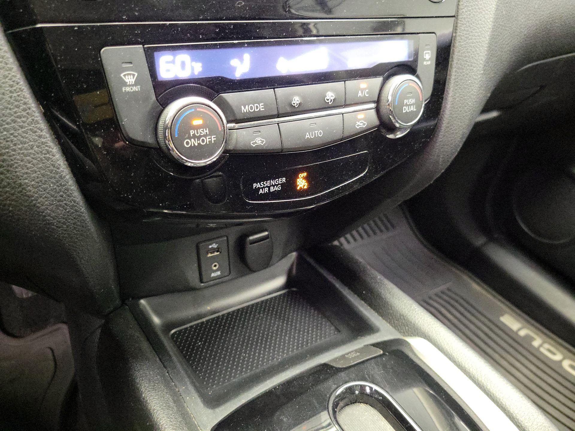 Thumbnail: 2016 Nissan Rogue - 16