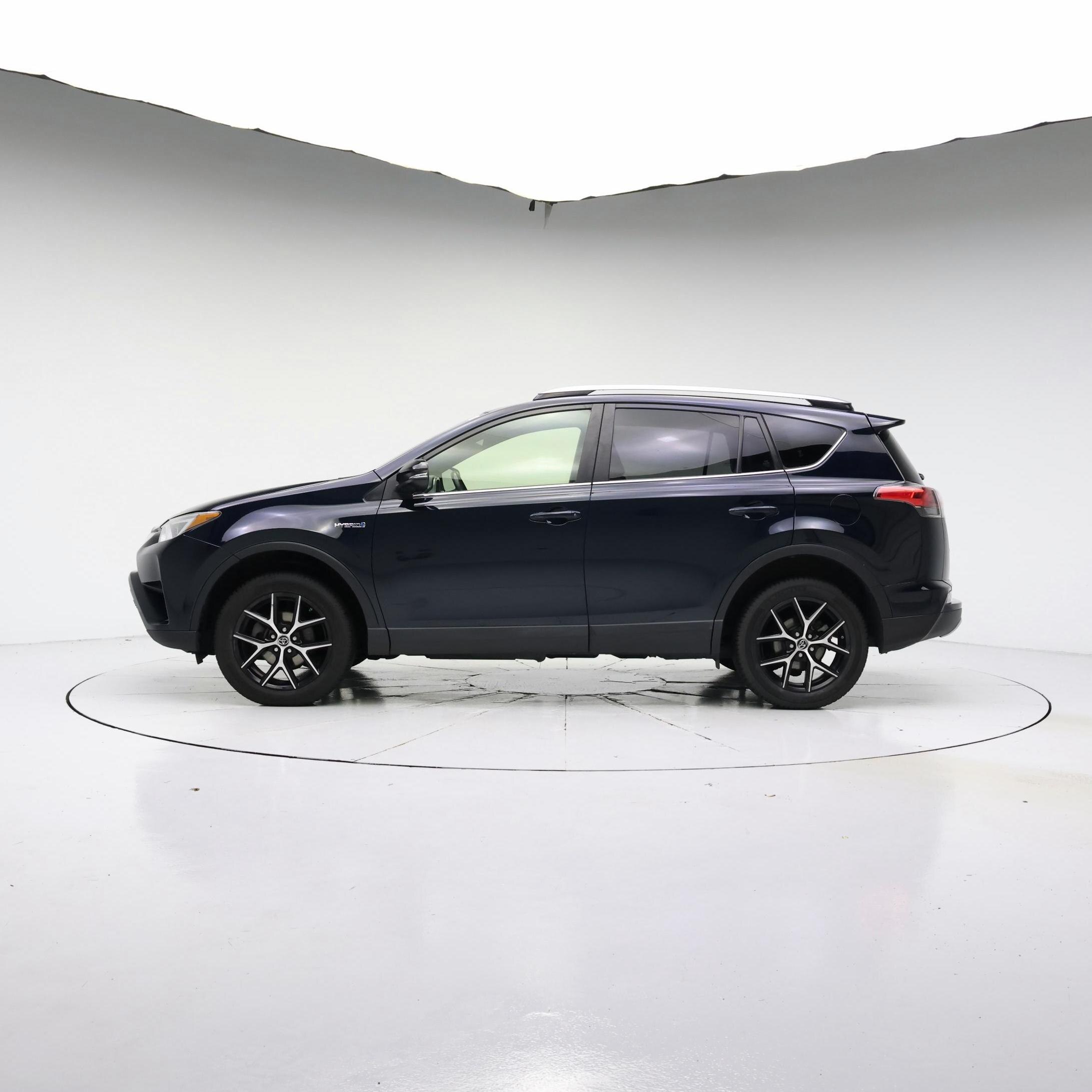 Thumbnail: 2017 Toyota RAV4 - 3