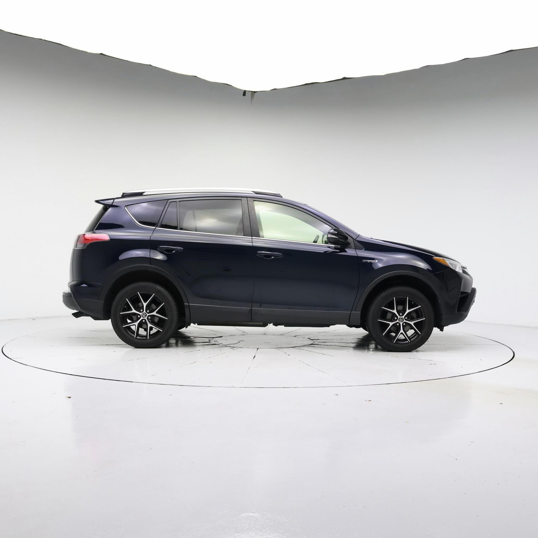 Thumbnail: 2017 Toyota RAV4 - 7