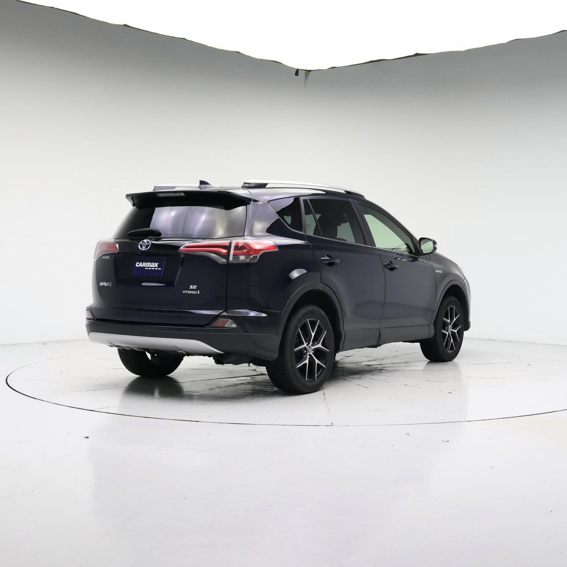 Thumbnail: 2017 Toyota RAV4 - 8