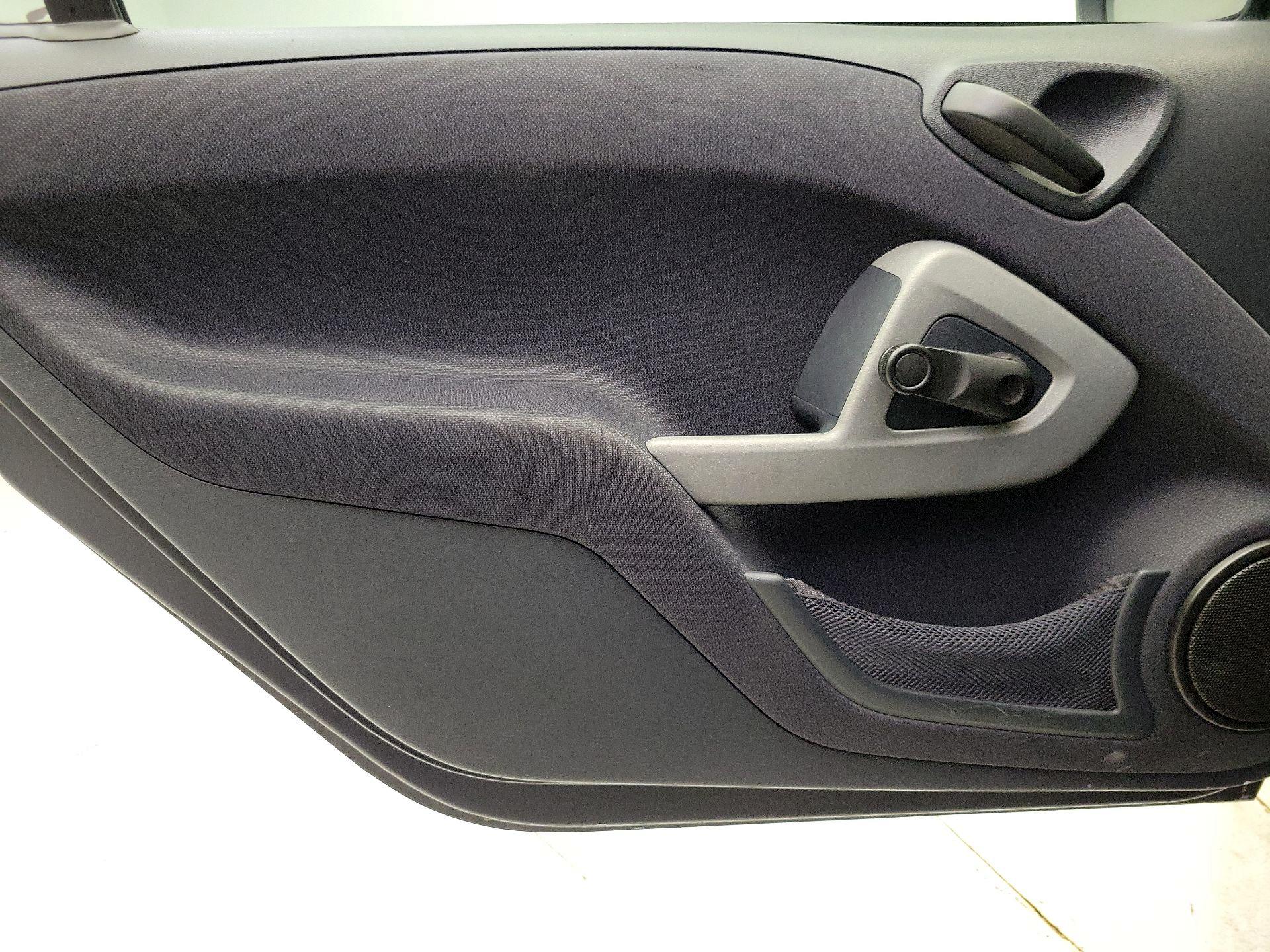 Thumbnail: 2015 smart fortwo - 12