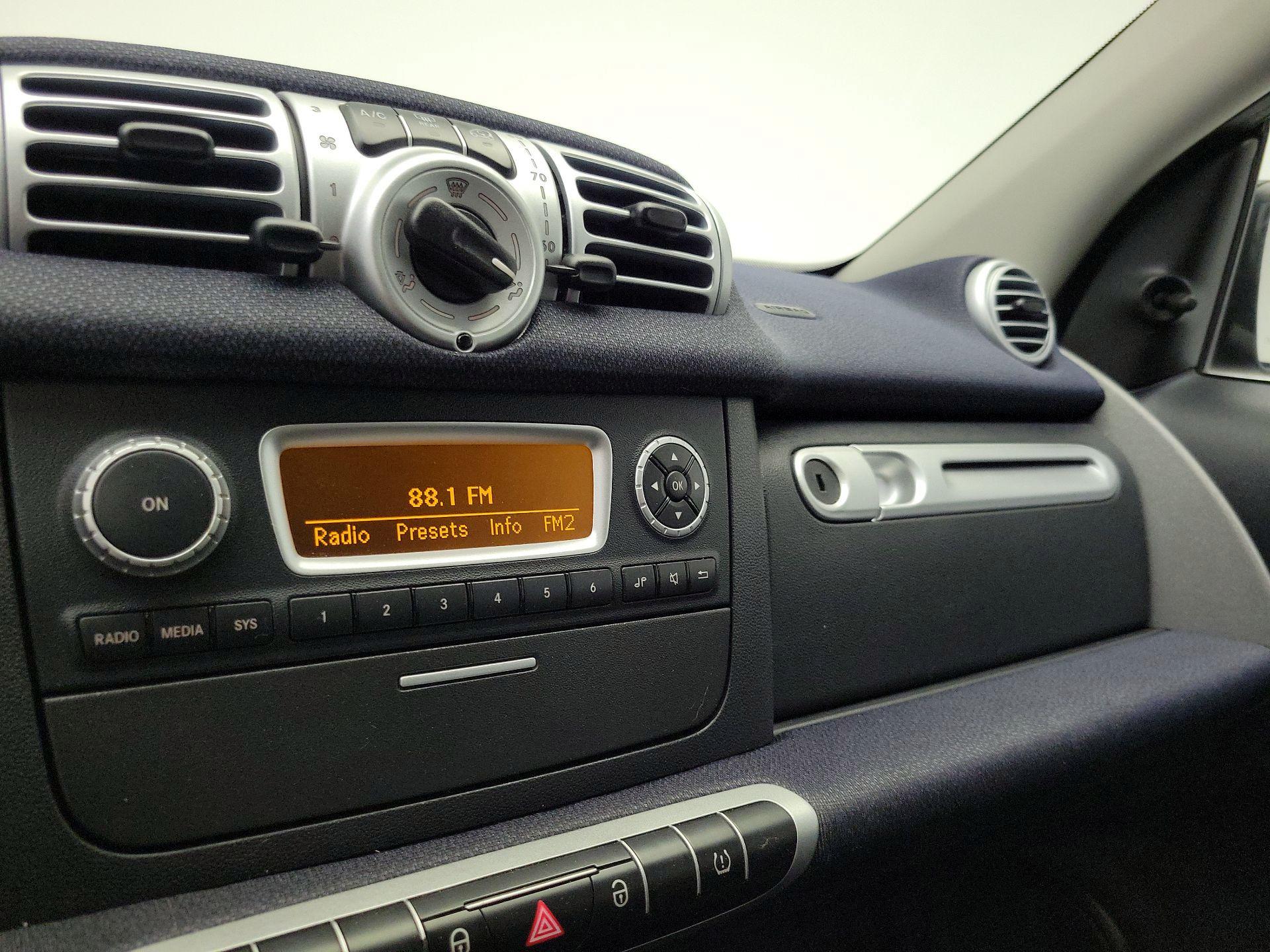 Thumbnail: 2015 smart fortwo - 13