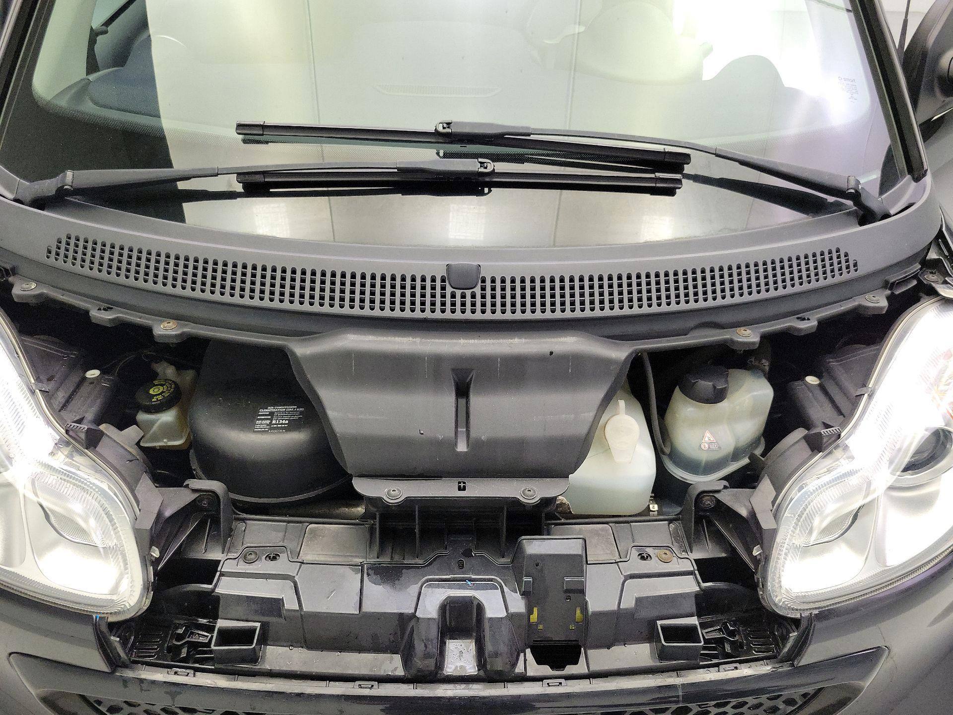 Thumbnail: 2015 smart fortwo - 18