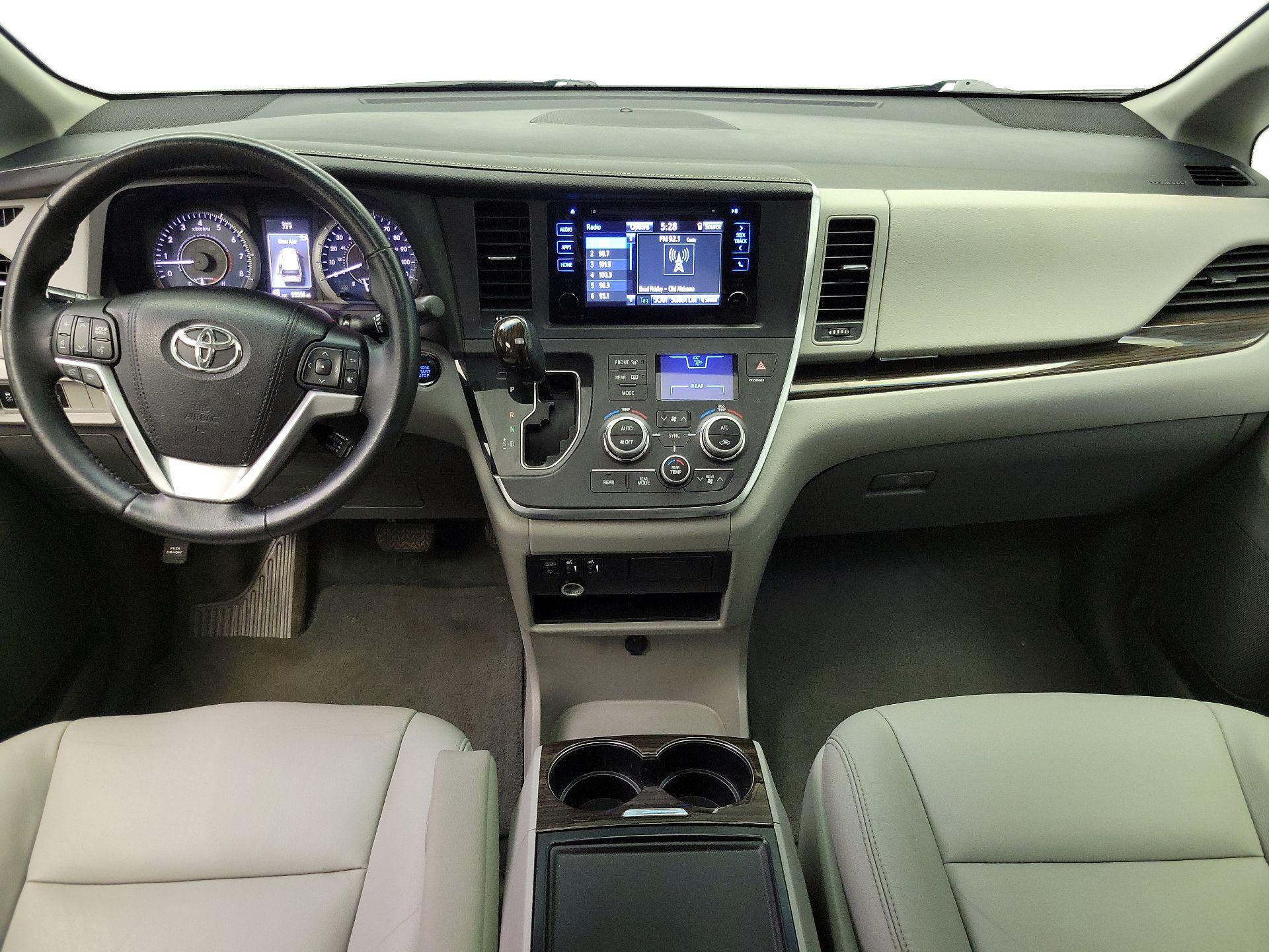 Thumbnail: 2015 Toyota Sienna - 9