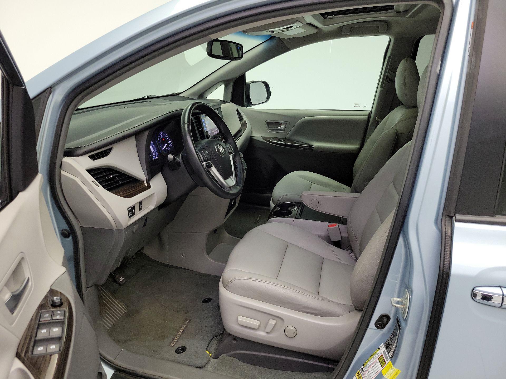 Thumbnail: 2015 Toyota Sienna - 11