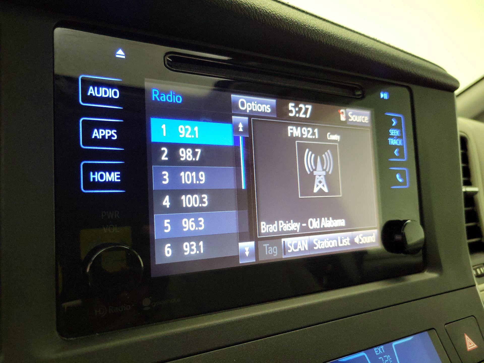 Thumbnail: 2015 Toyota Sienna - 15