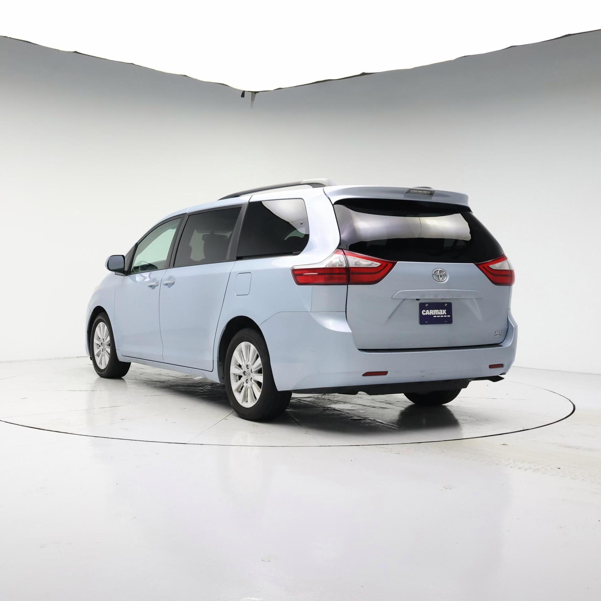 Thumbnail: 2015 Toyota Sienna - 2