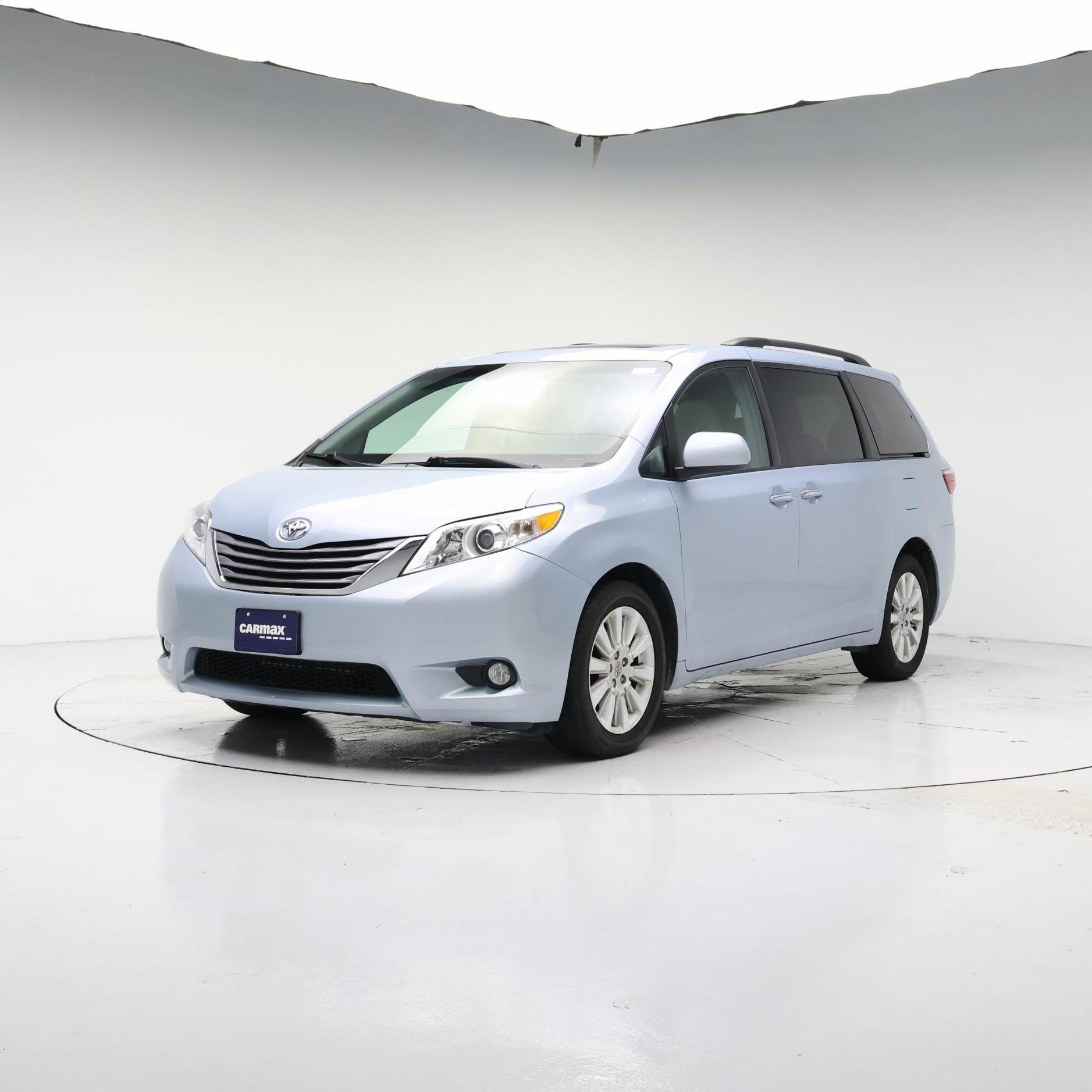 Thumbnail: 2015 Toyota Sienna - 4