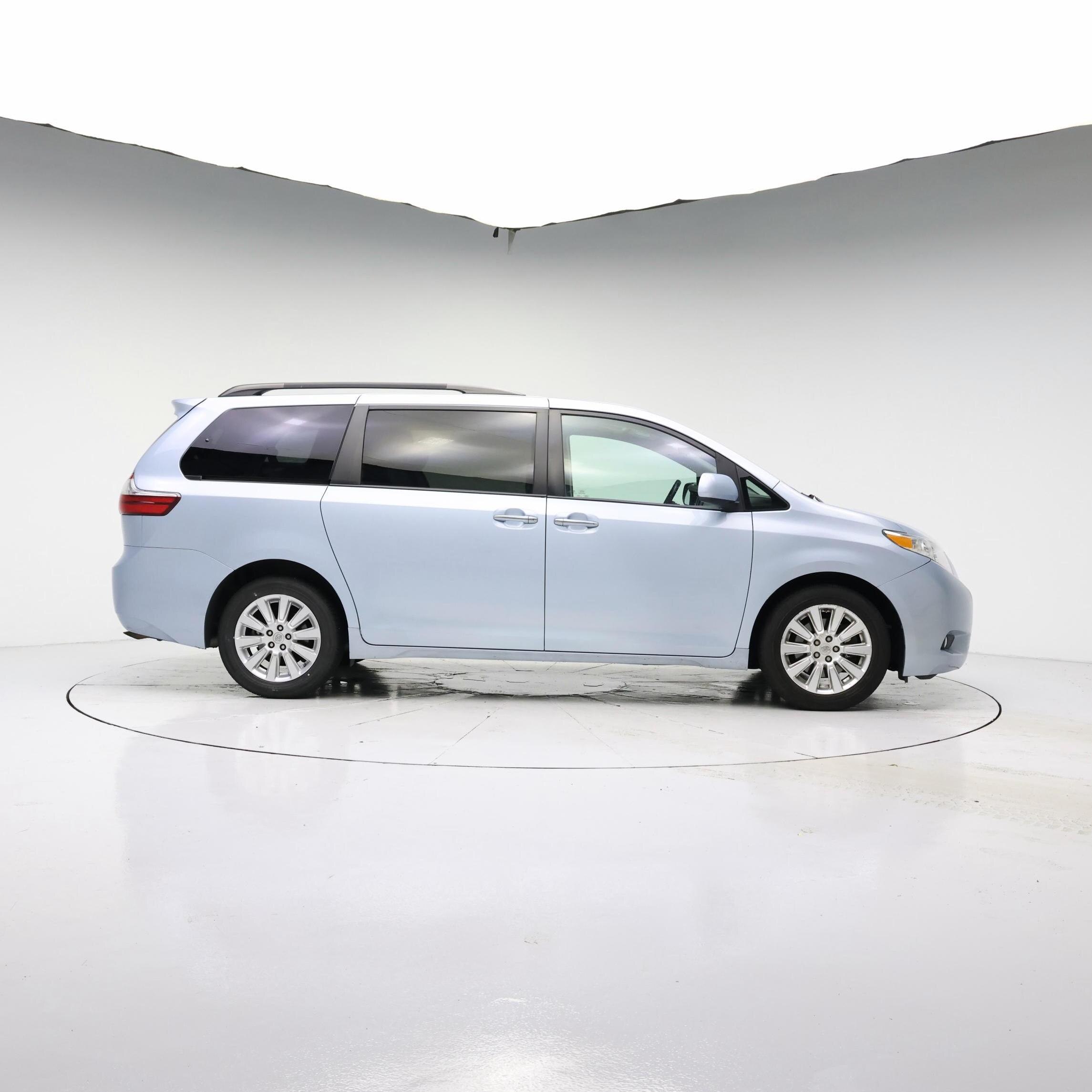Thumbnail: 2015 Toyota Sienna - 7