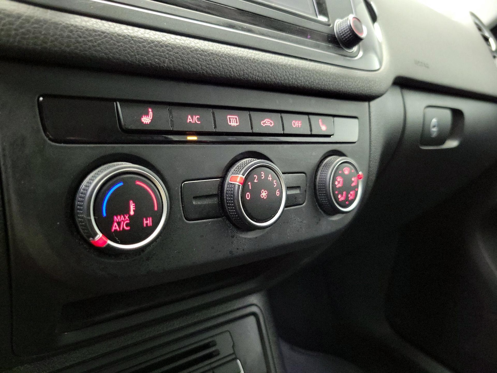 2017 Volkswagen Tiguan S - Photo 17