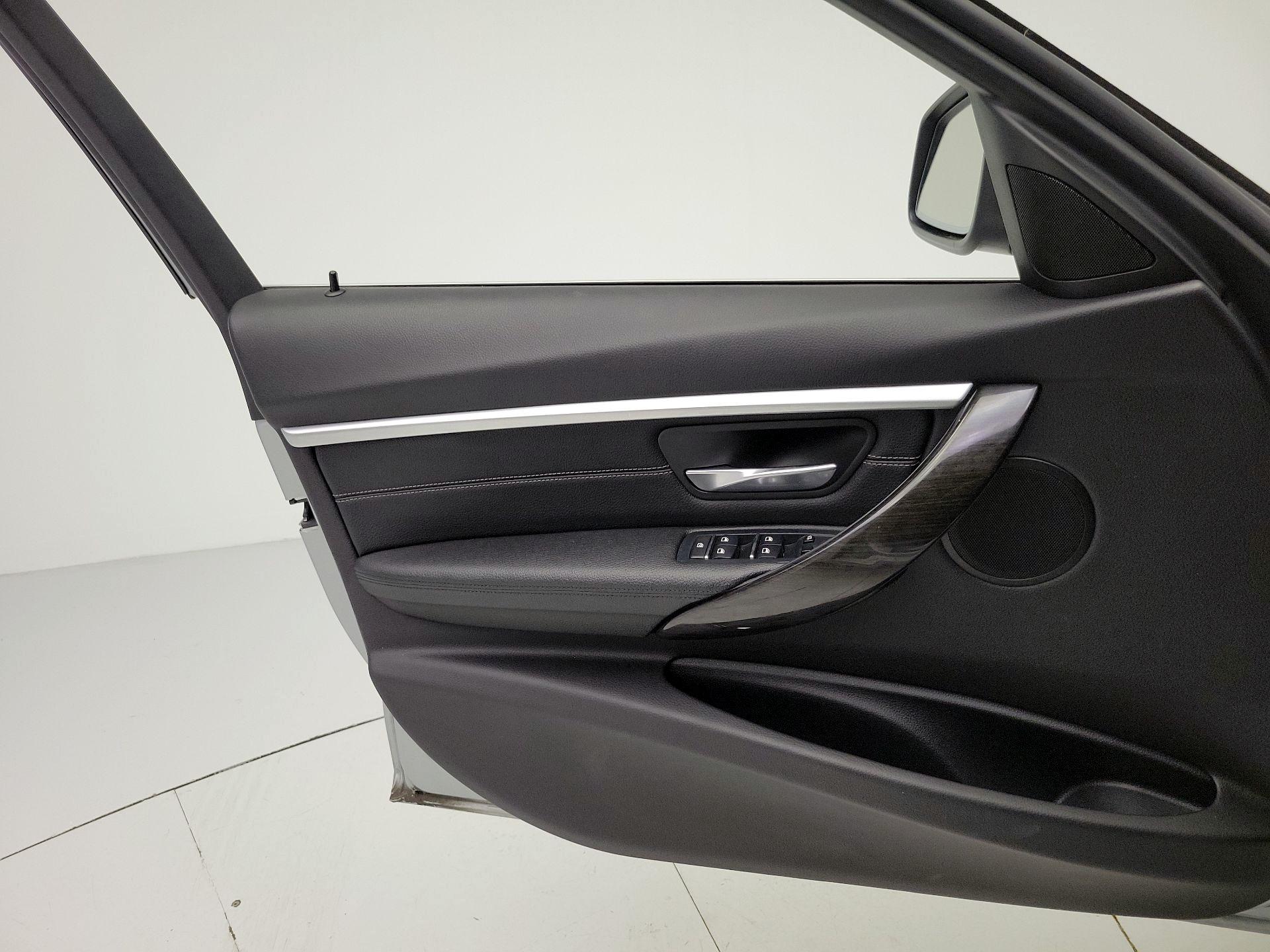Thumbnail: 2017 BMW 3 Series - 12