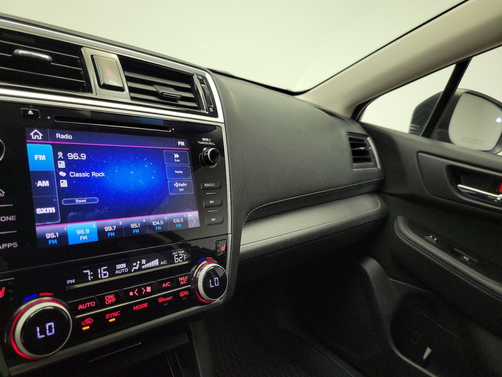 2019 Subaru Outback Premium - Photo 16