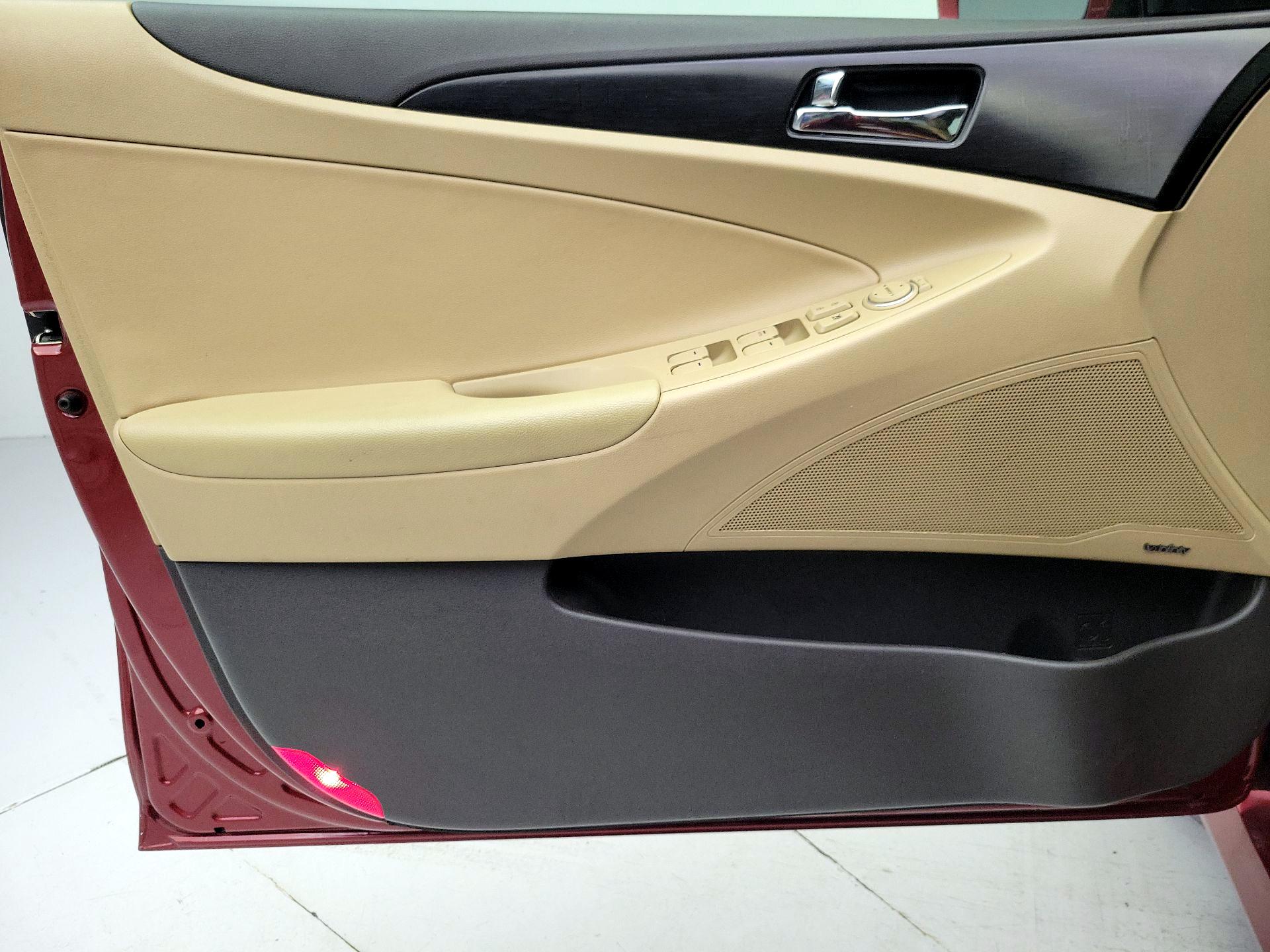 Thumbnail: 2014 Hyundai Sonata - 12