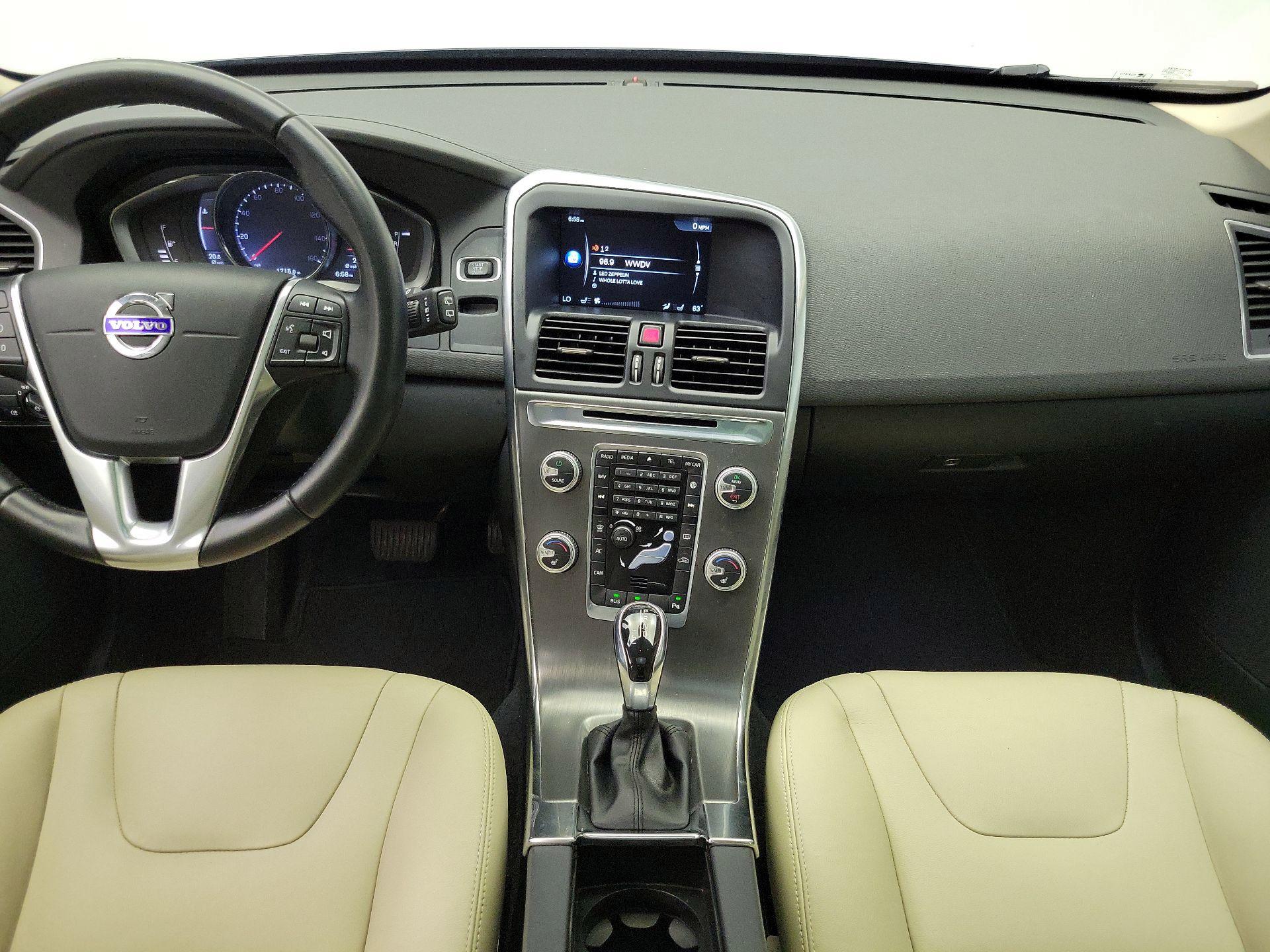 Thumbnail: 2016 Volvo XC60 - 9