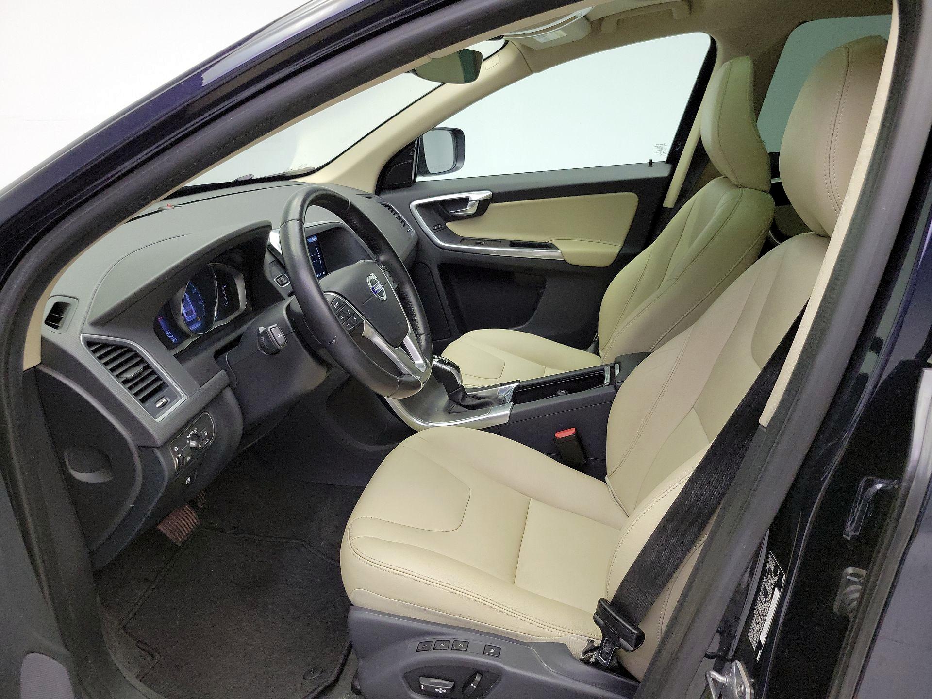 Thumbnail: 2016 Volvo XC60 - 11