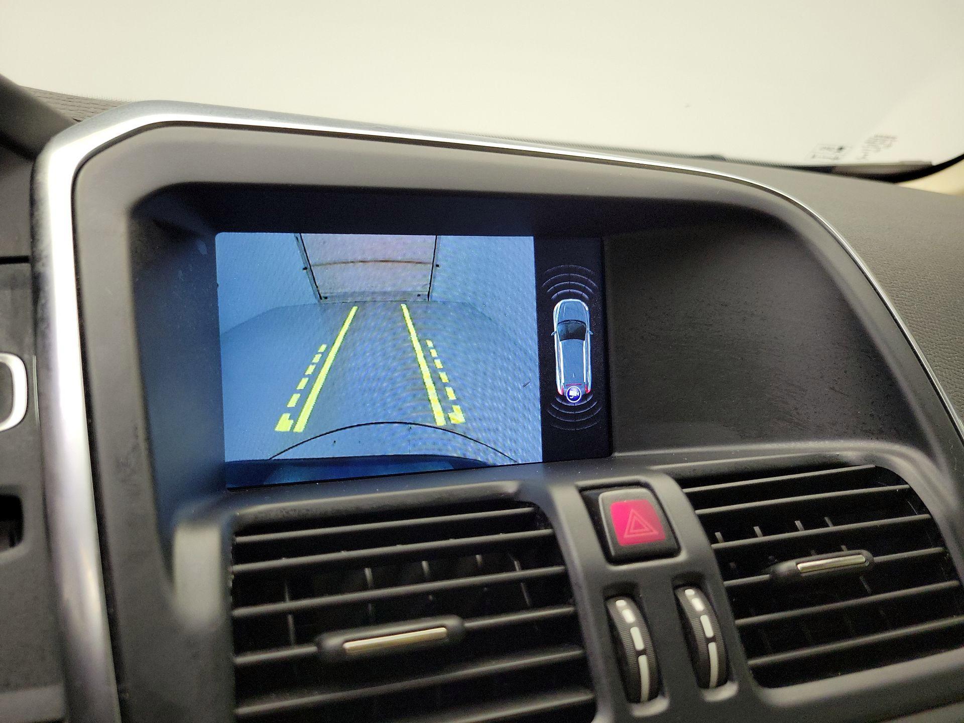 Thumbnail: 2016 Volvo XC60 - 15