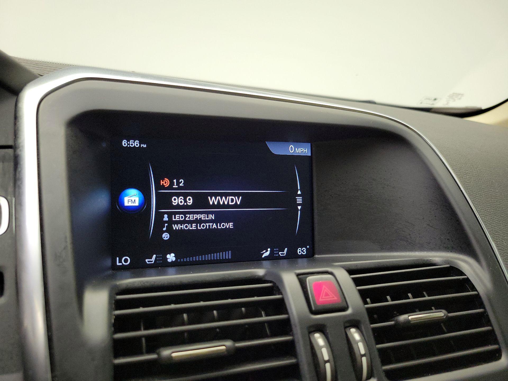 Thumbnail: 2016 Volvo XC60 - 16
