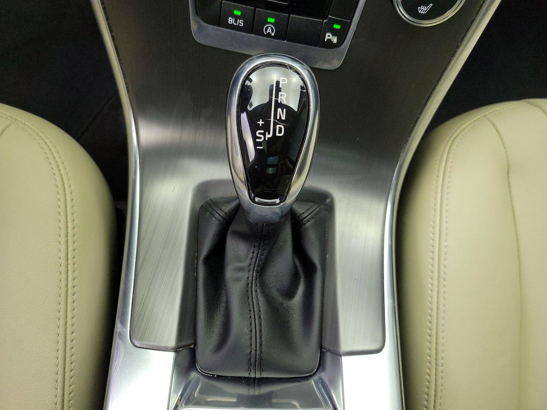 Thumbnail: 2016 Volvo XC60 - 18