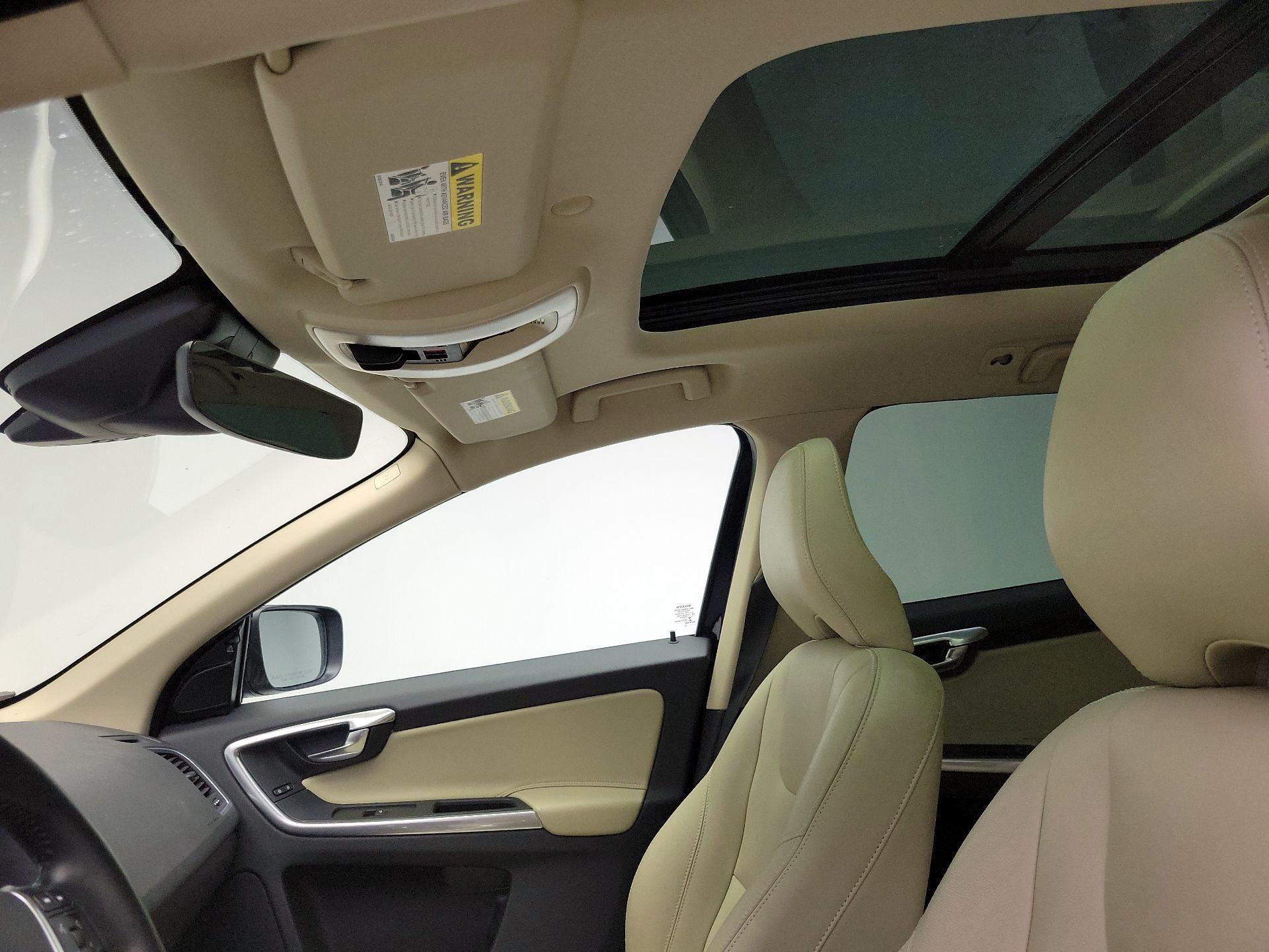 Thumbnail: 2016 Volvo XC60 - 20