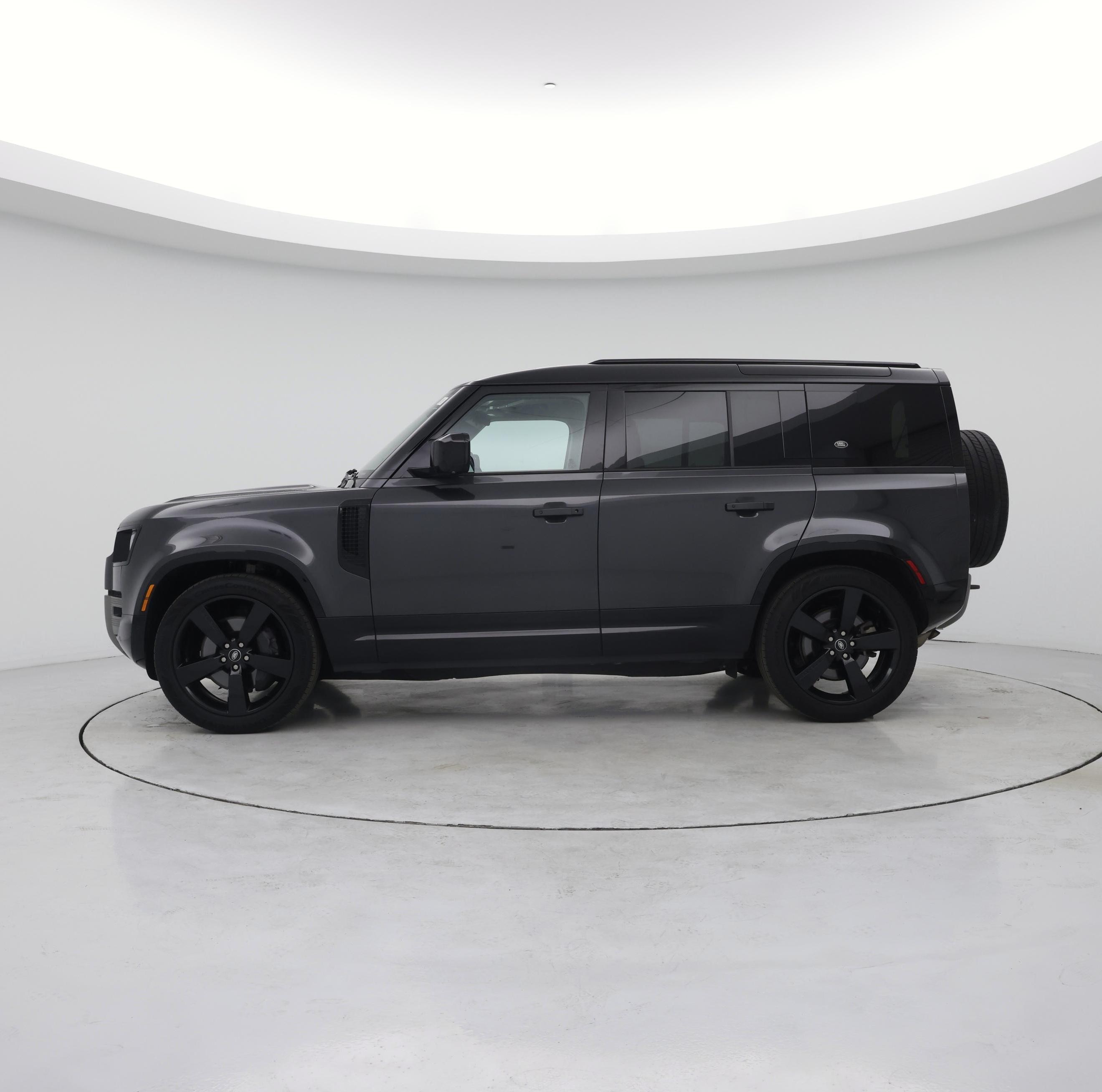 Thumbnail: 2022 Land Rover Defender - 3