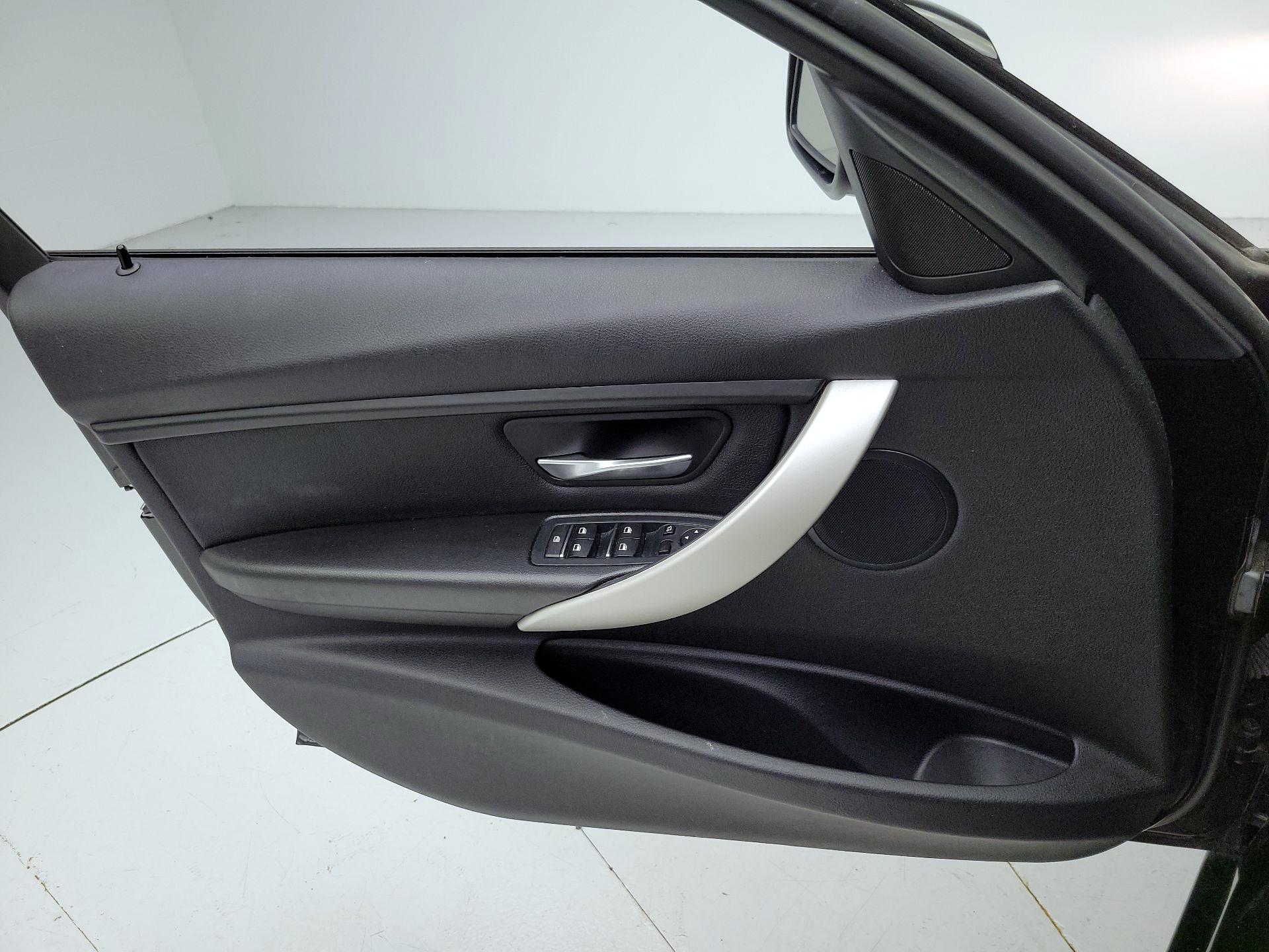 Thumbnail: 2016 BMW 3 Series - 12