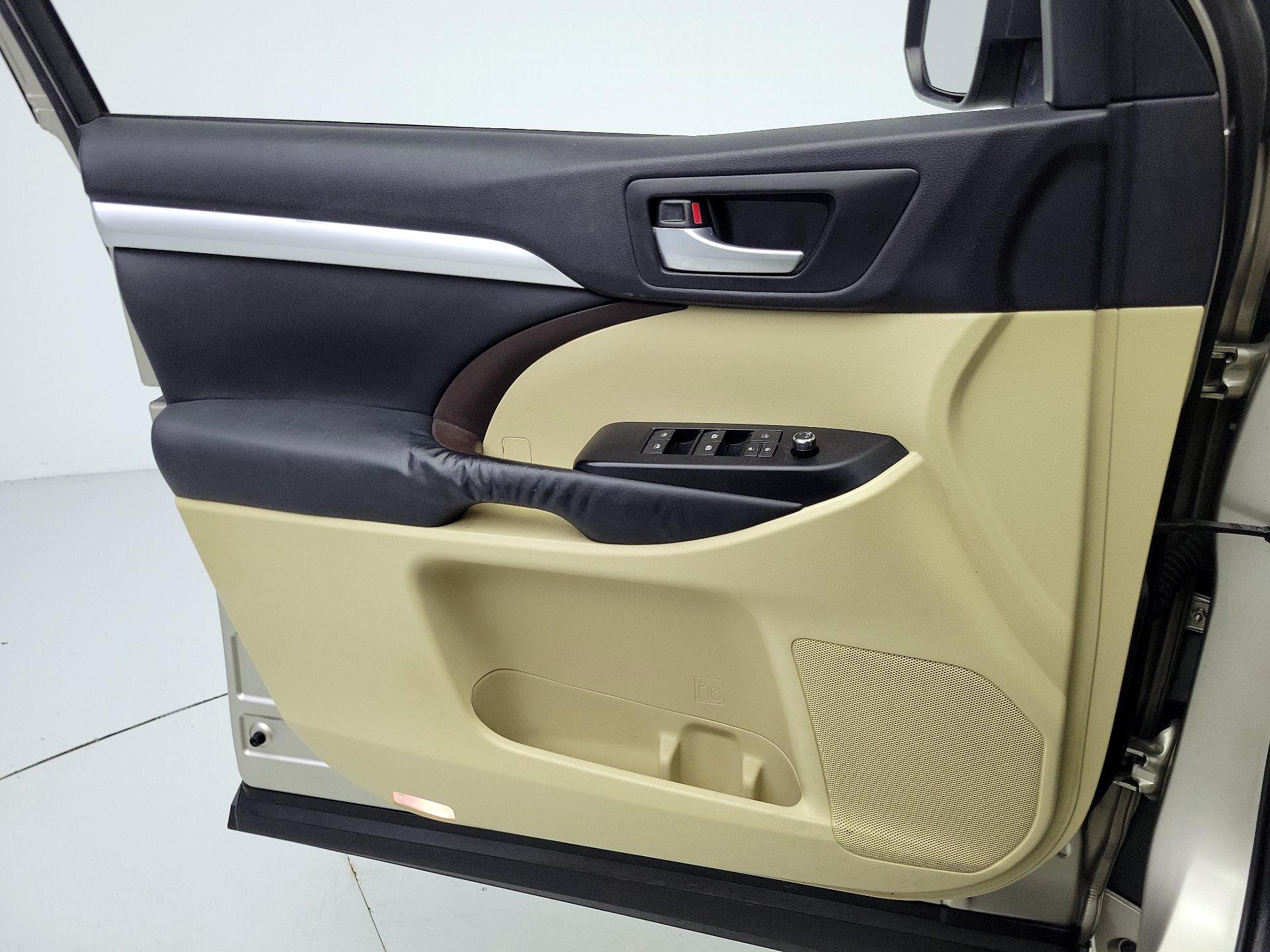 Thumbnail: 2014 Toyota Highlander - 12