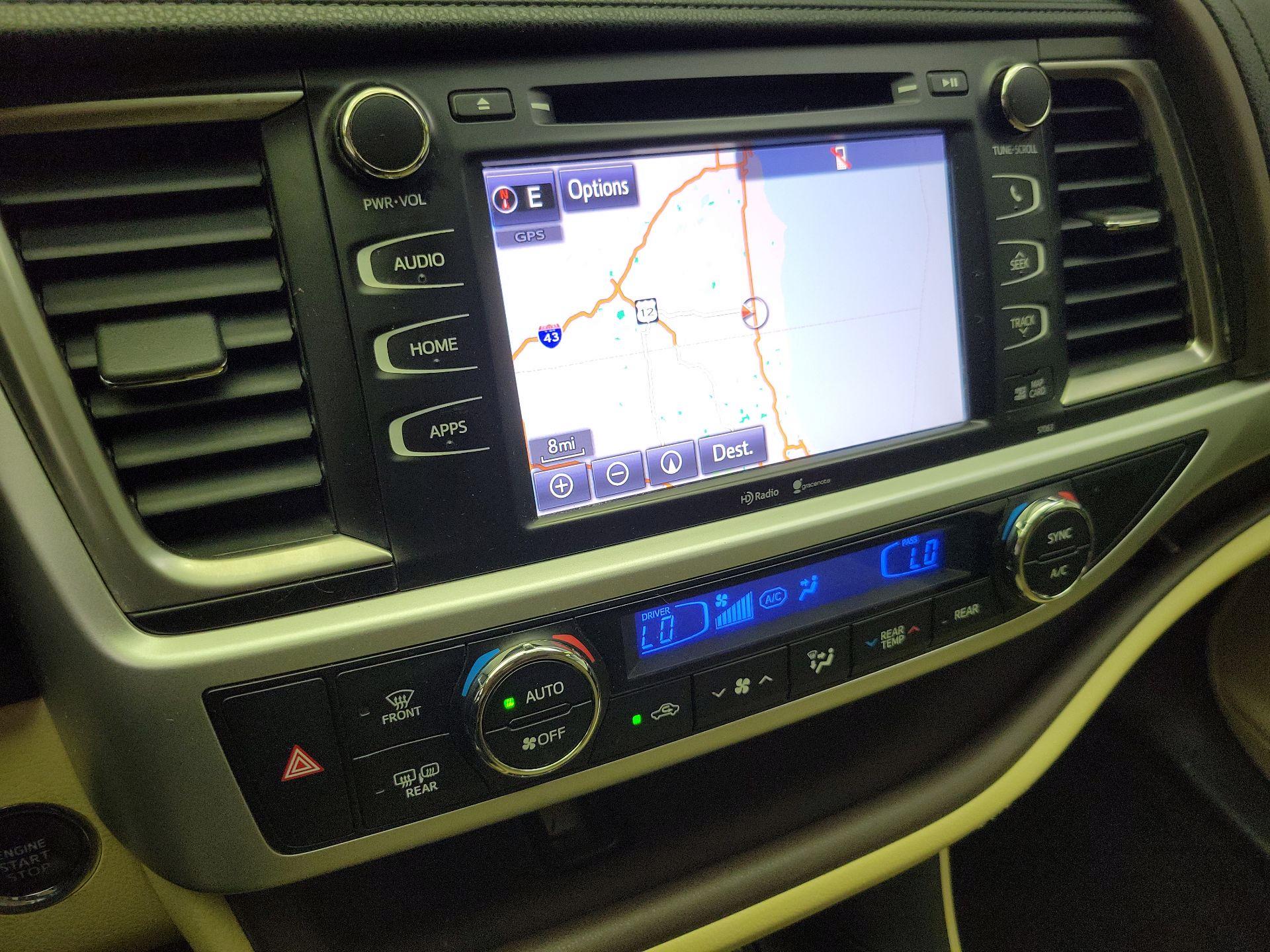 Thumbnail: 2014 Toyota Highlander - 14