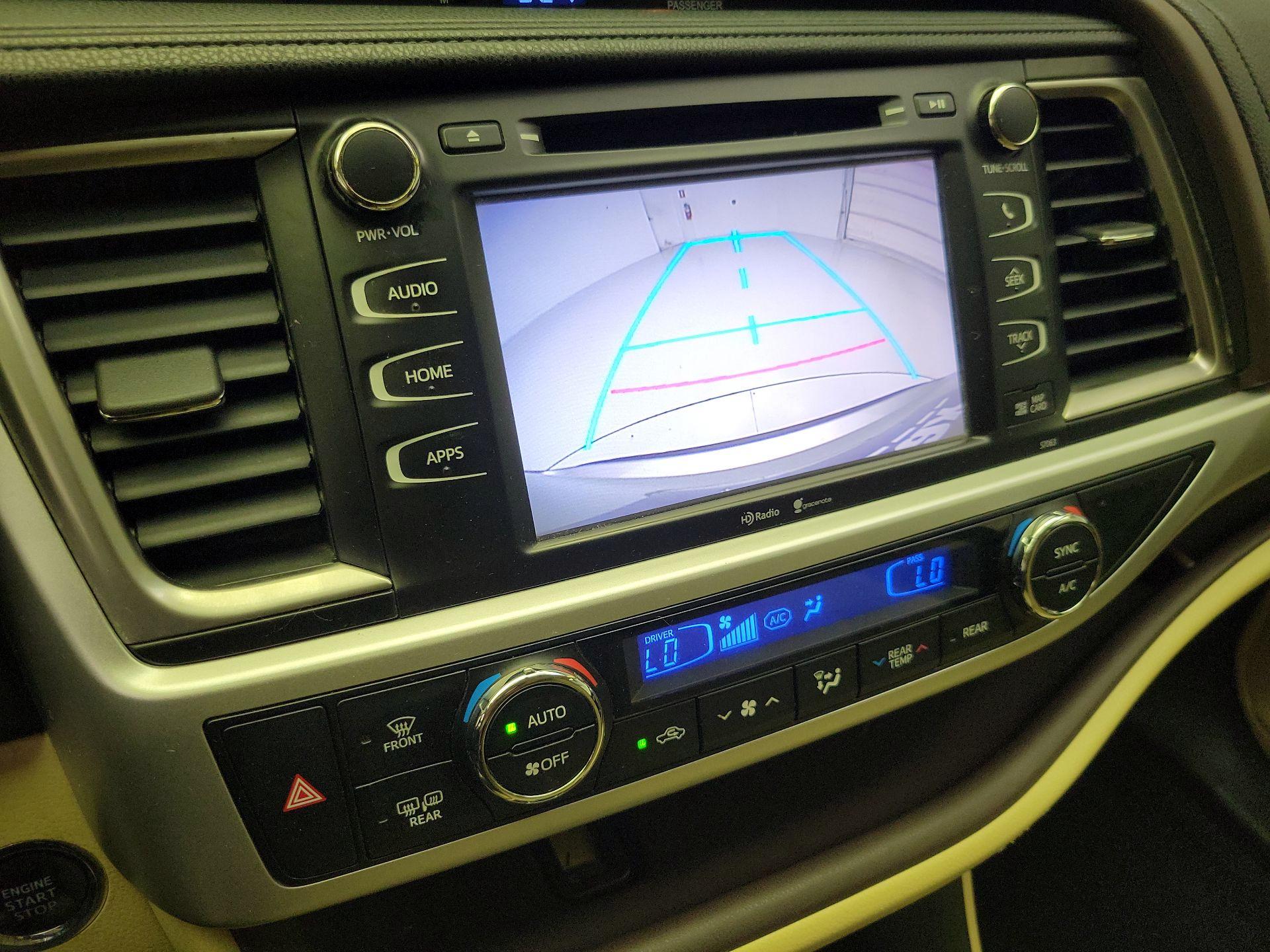 Thumbnail: 2014 Toyota Highlander - 15