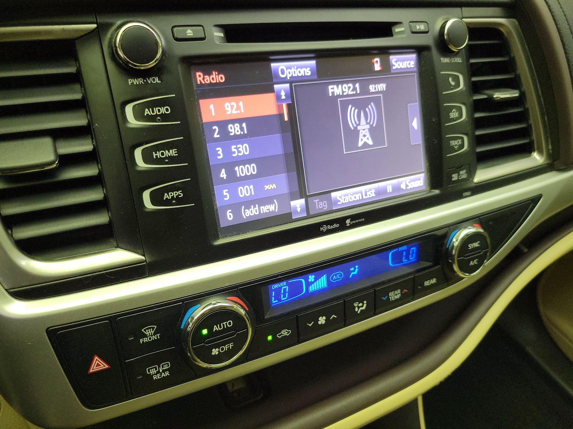 Thumbnail: 2014 Toyota Highlander - 16