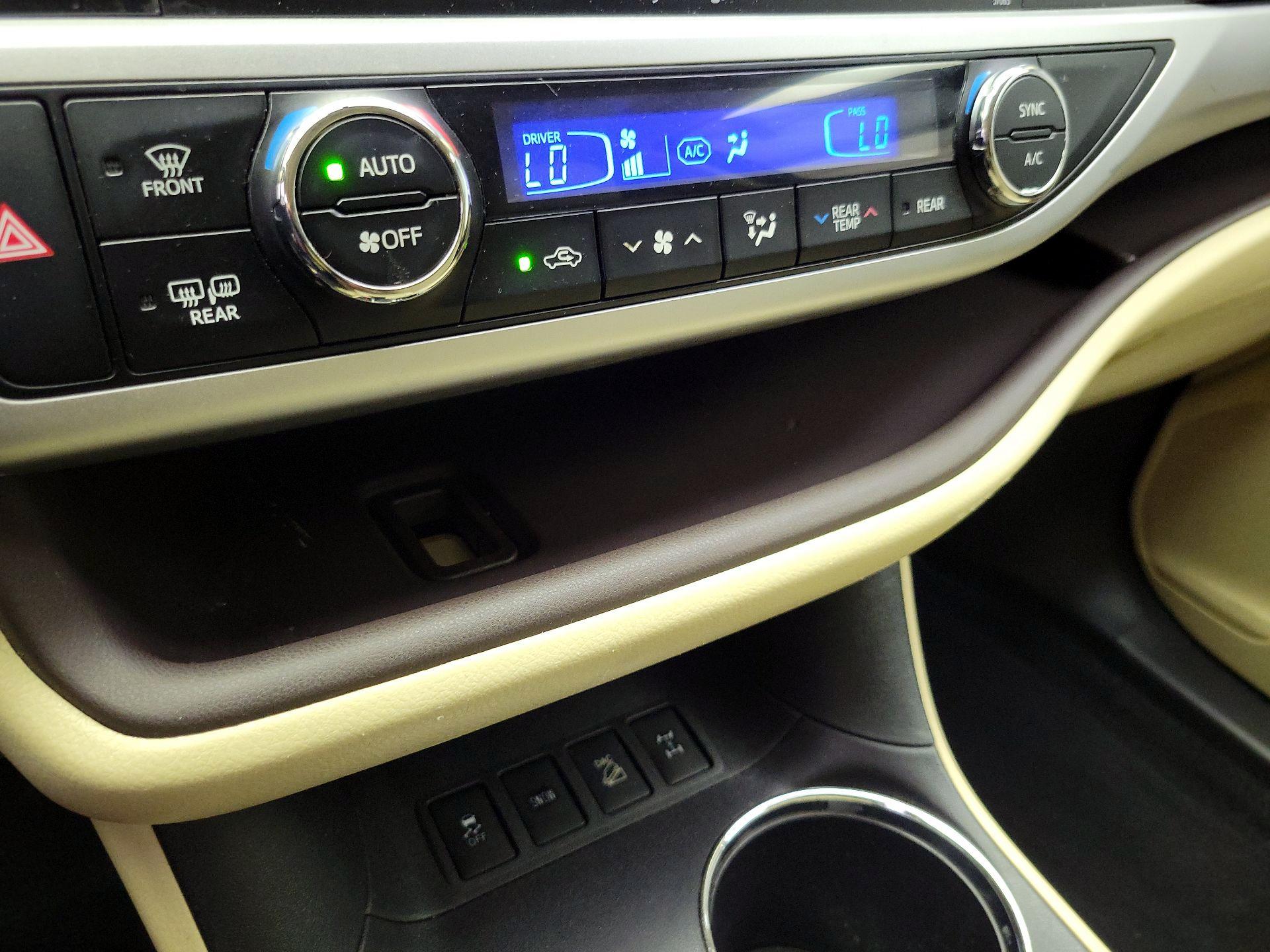 Thumbnail: 2014 Toyota Highlander - 17