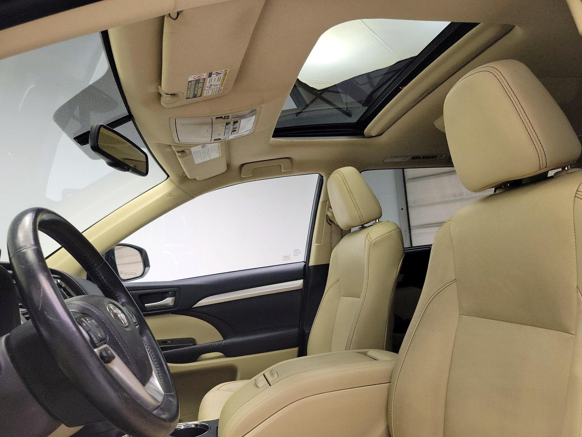 Thumbnail: 2014 Toyota Highlander - 20