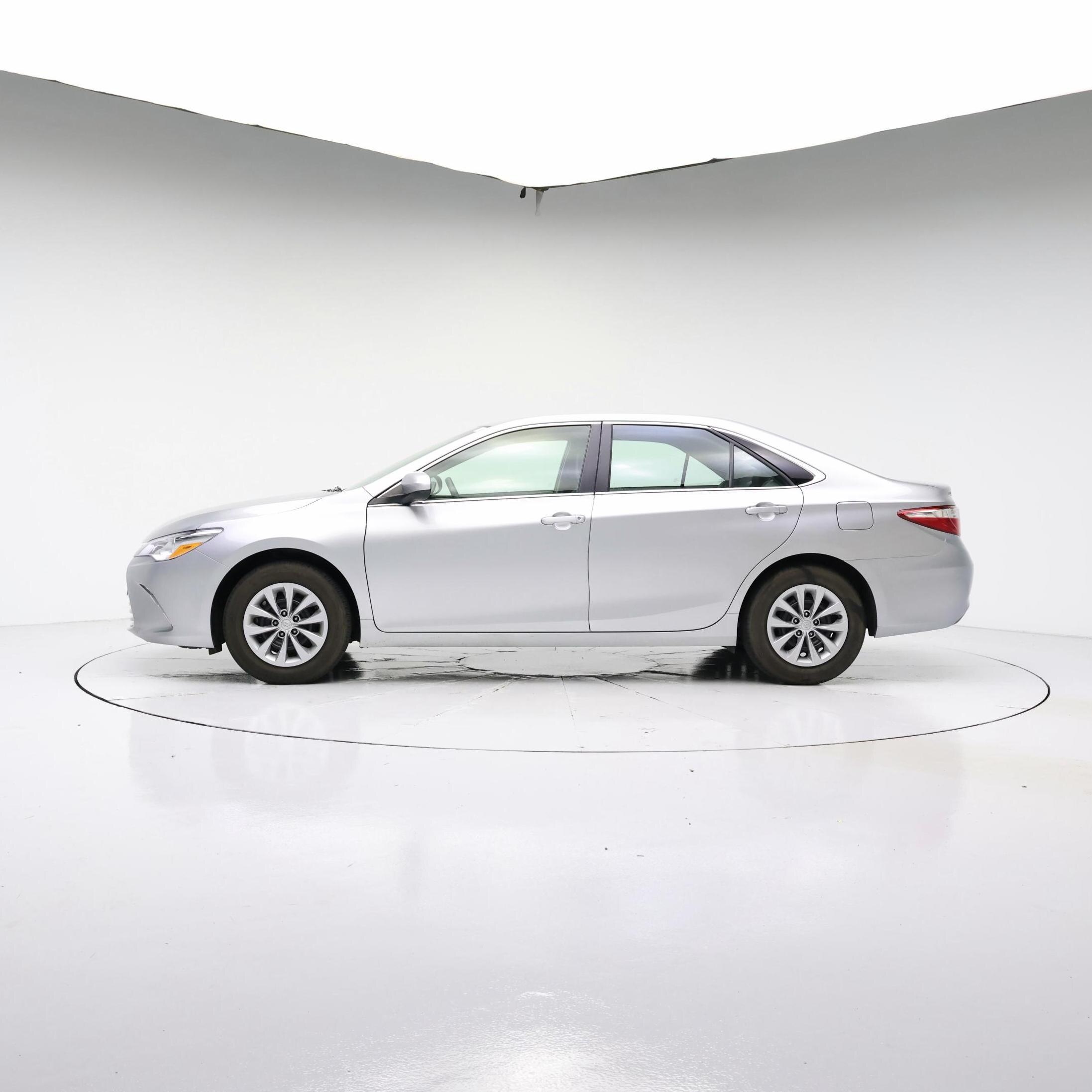 Thumbnail: 2017 Toyota Camry - 3