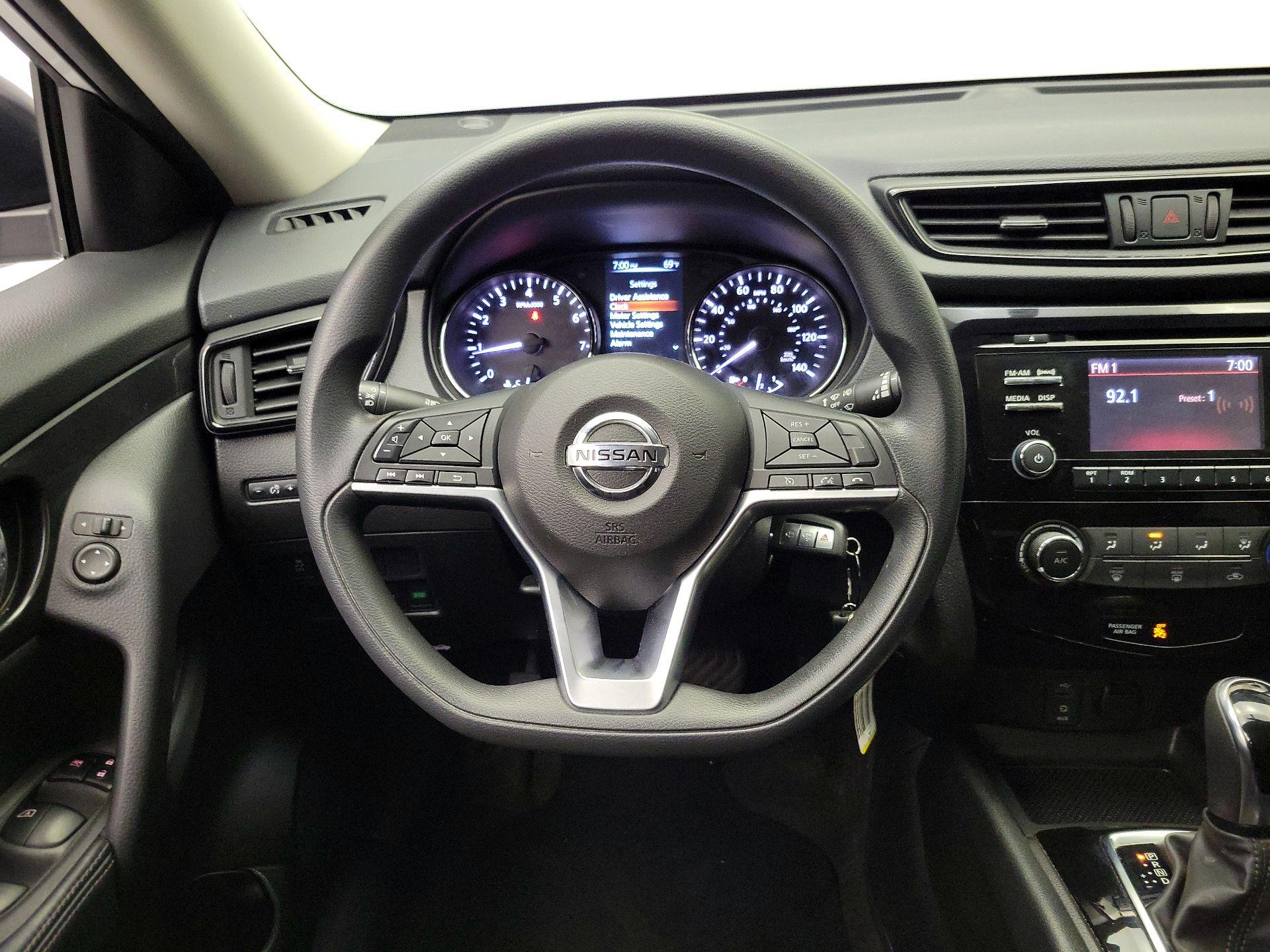 Thumbnail: 2017 Nissan Rogue - 10