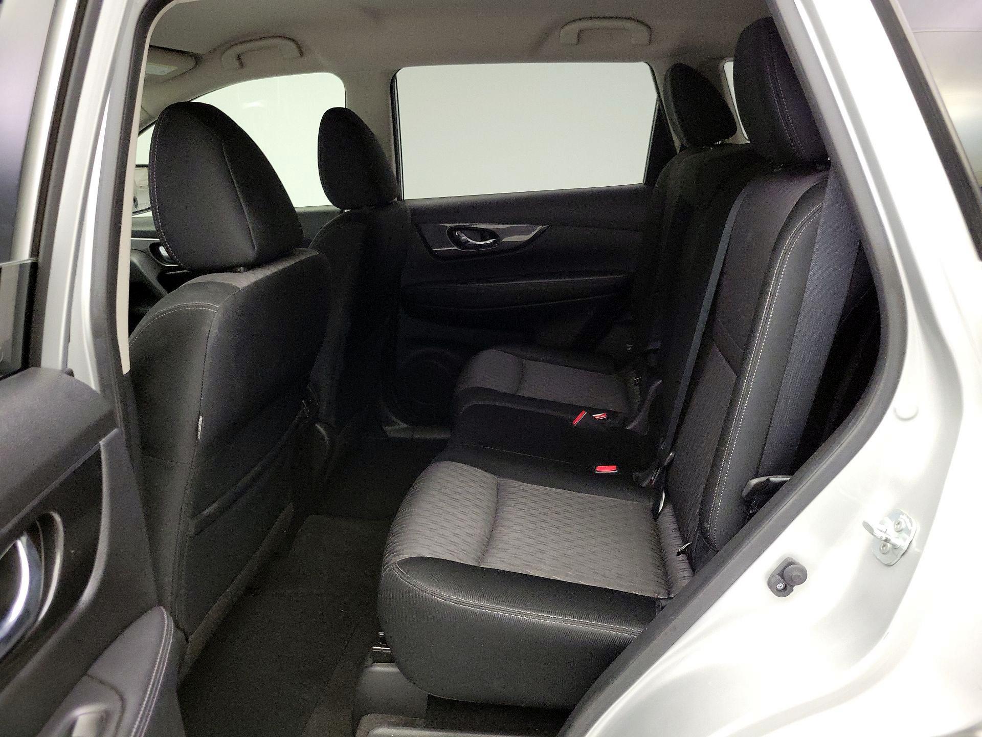 Thumbnail: 2017 Nissan Rogue - 18
