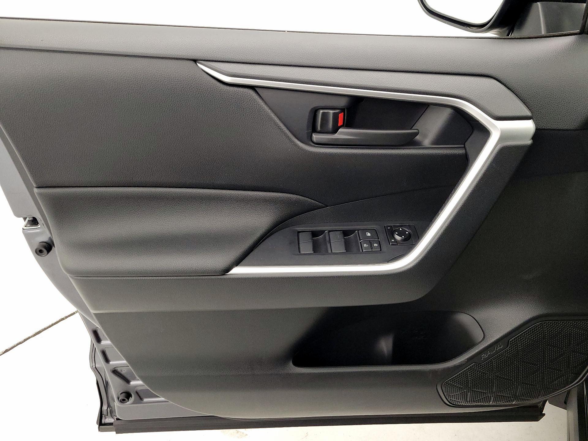 Thumbnail: 2022 Toyota RAV4 - 12