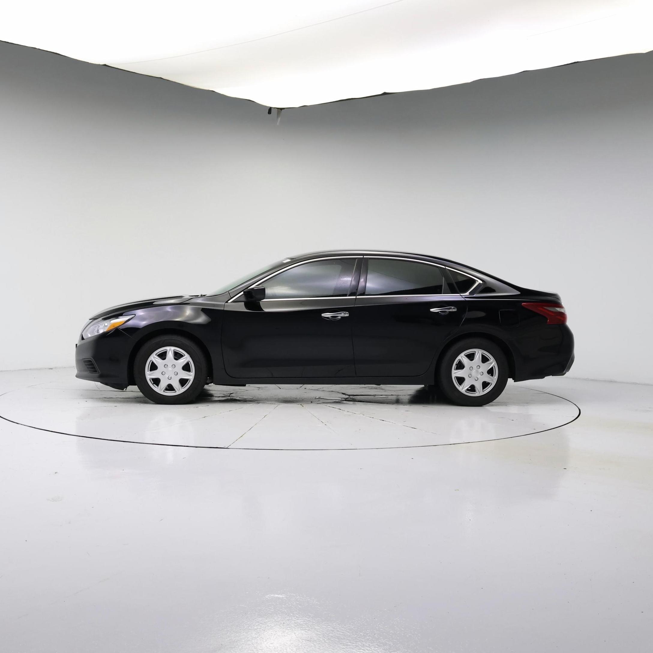 Thumbnail: 2018 Nissan Altima - 3