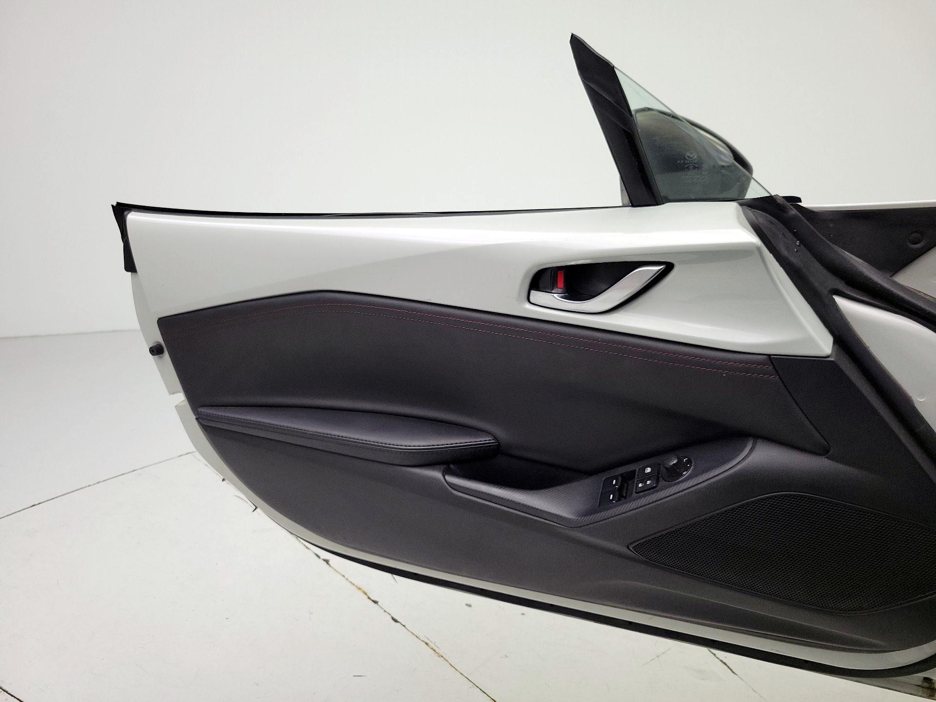 Thumbnail: 2017 Mazda MX-5 Miata - 12