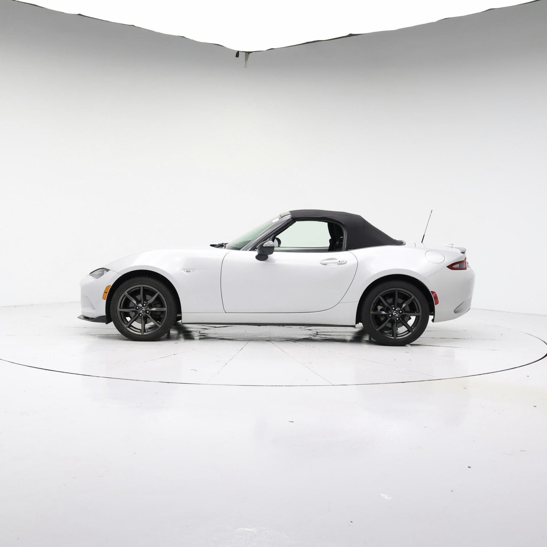 Thumbnail: 2017 Mazda MX-5 Miata - 3