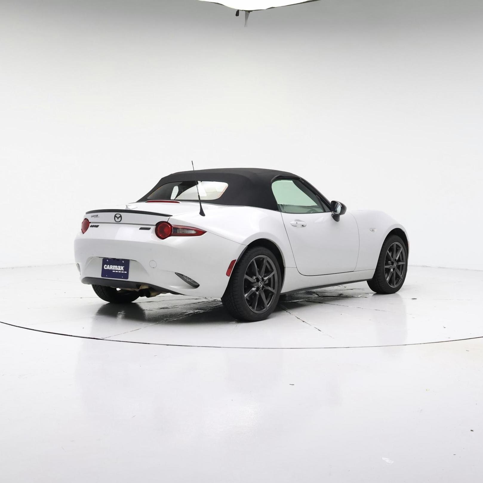 Thumbnail: 2017 Mazda MX-5 Miata - 8