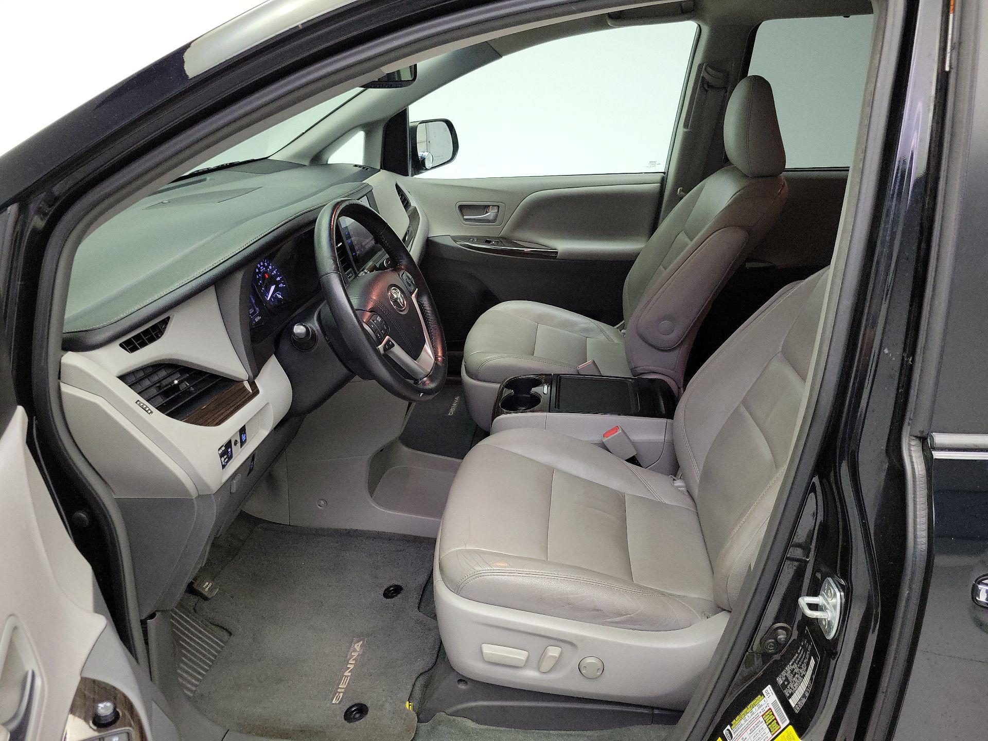 Thumbnail: 2015 Toyota Sienna - 11